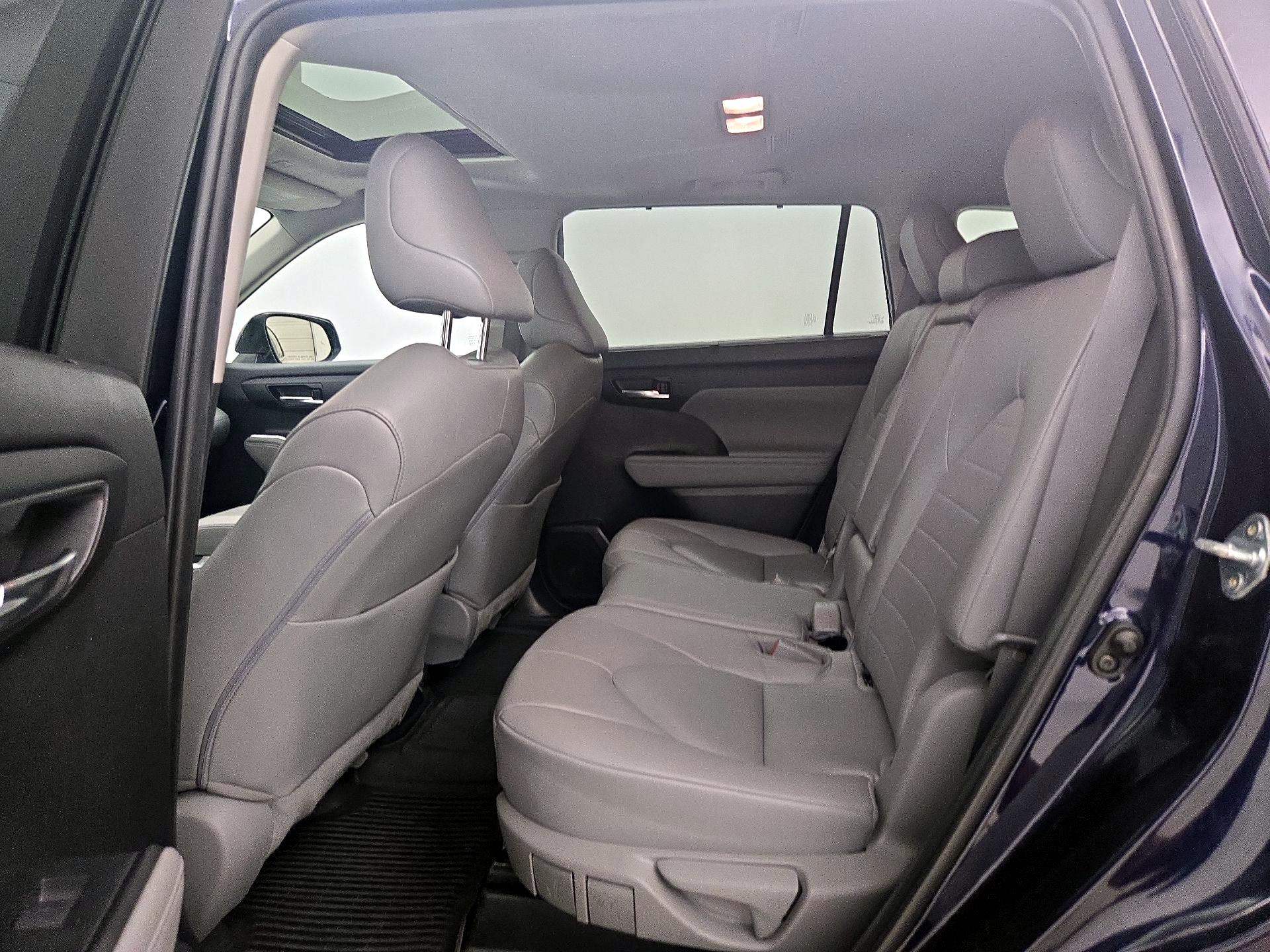Thumbnail: 2023 Toyota Highlander - 20