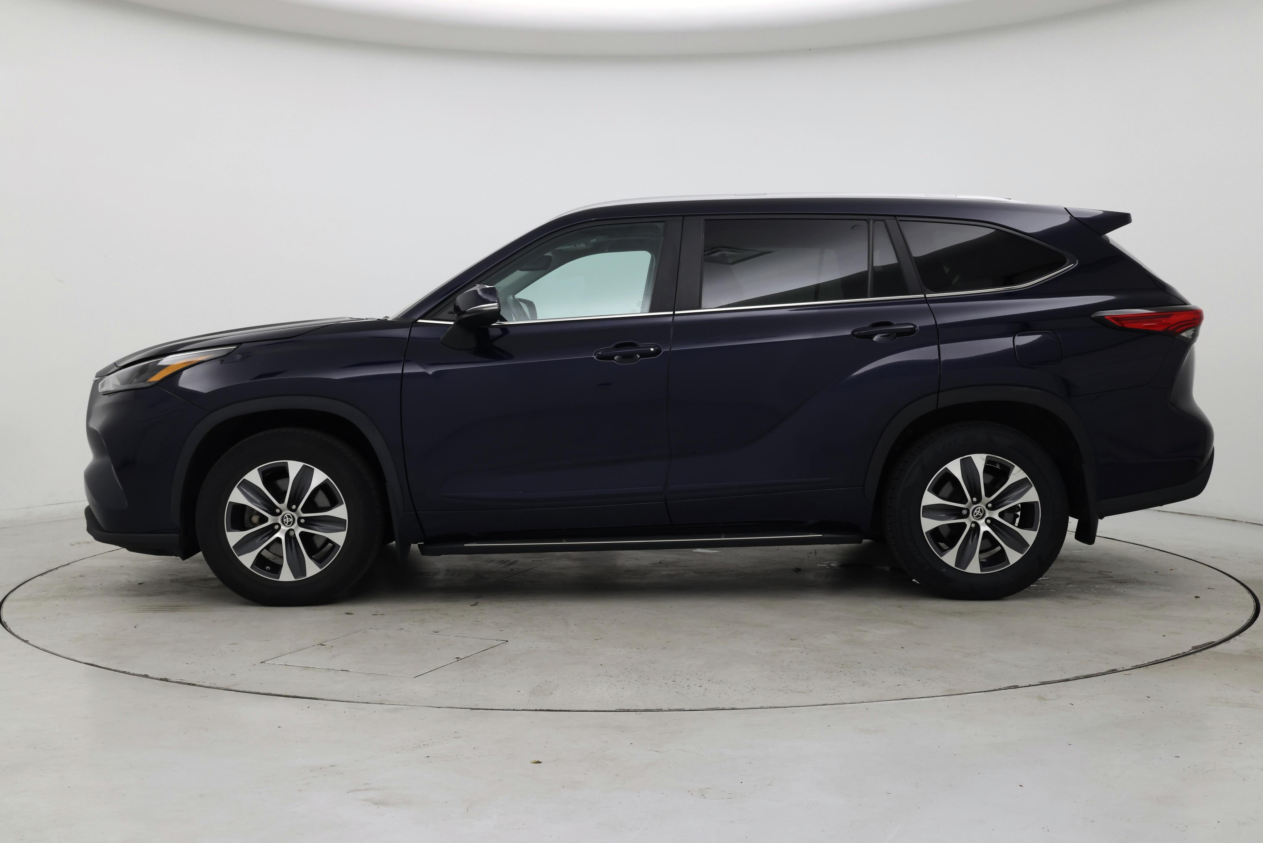 Thumbnail: 2023 Toyota Highlander - 3