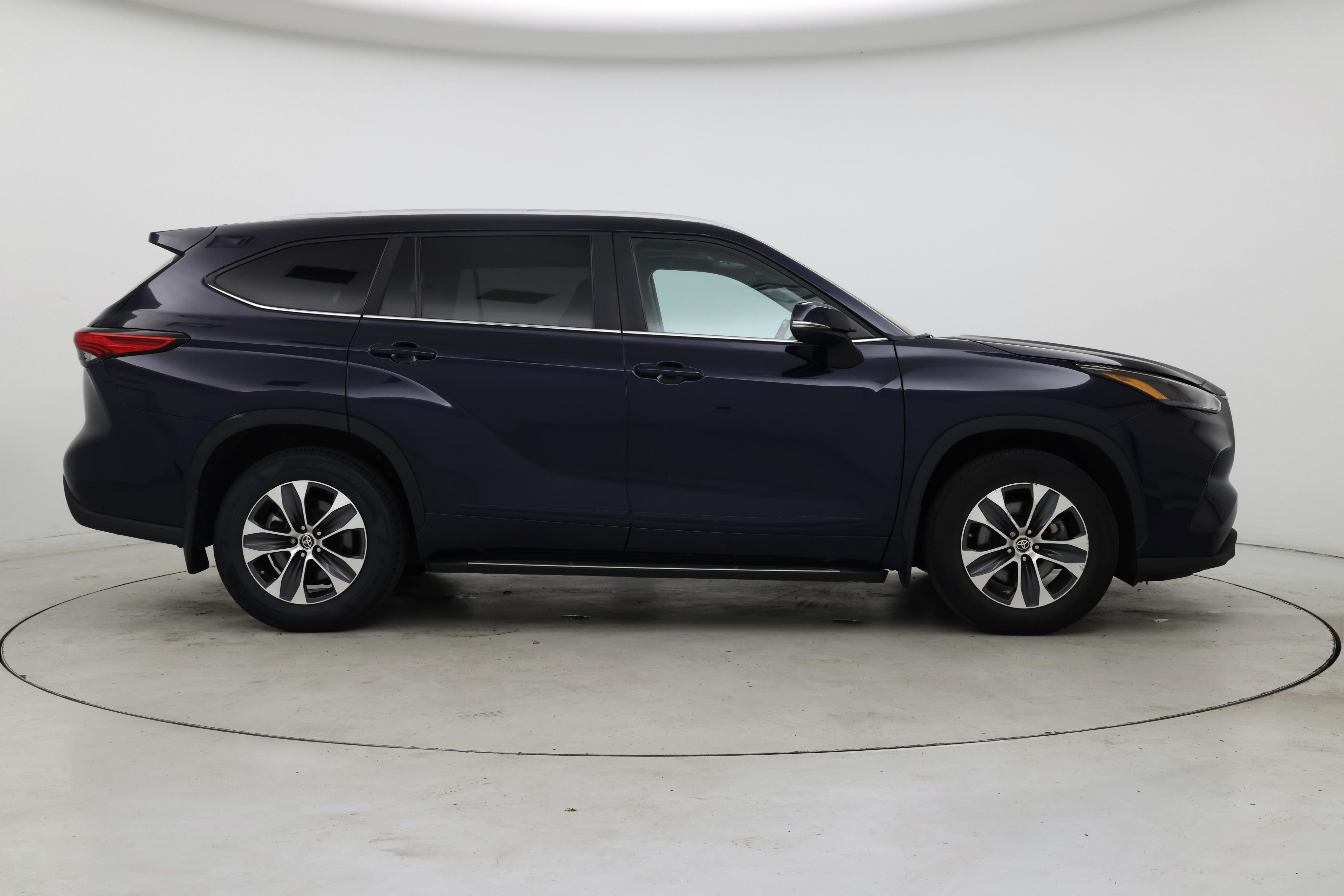Thumbnail: 2023 Toyota Highlander - 7