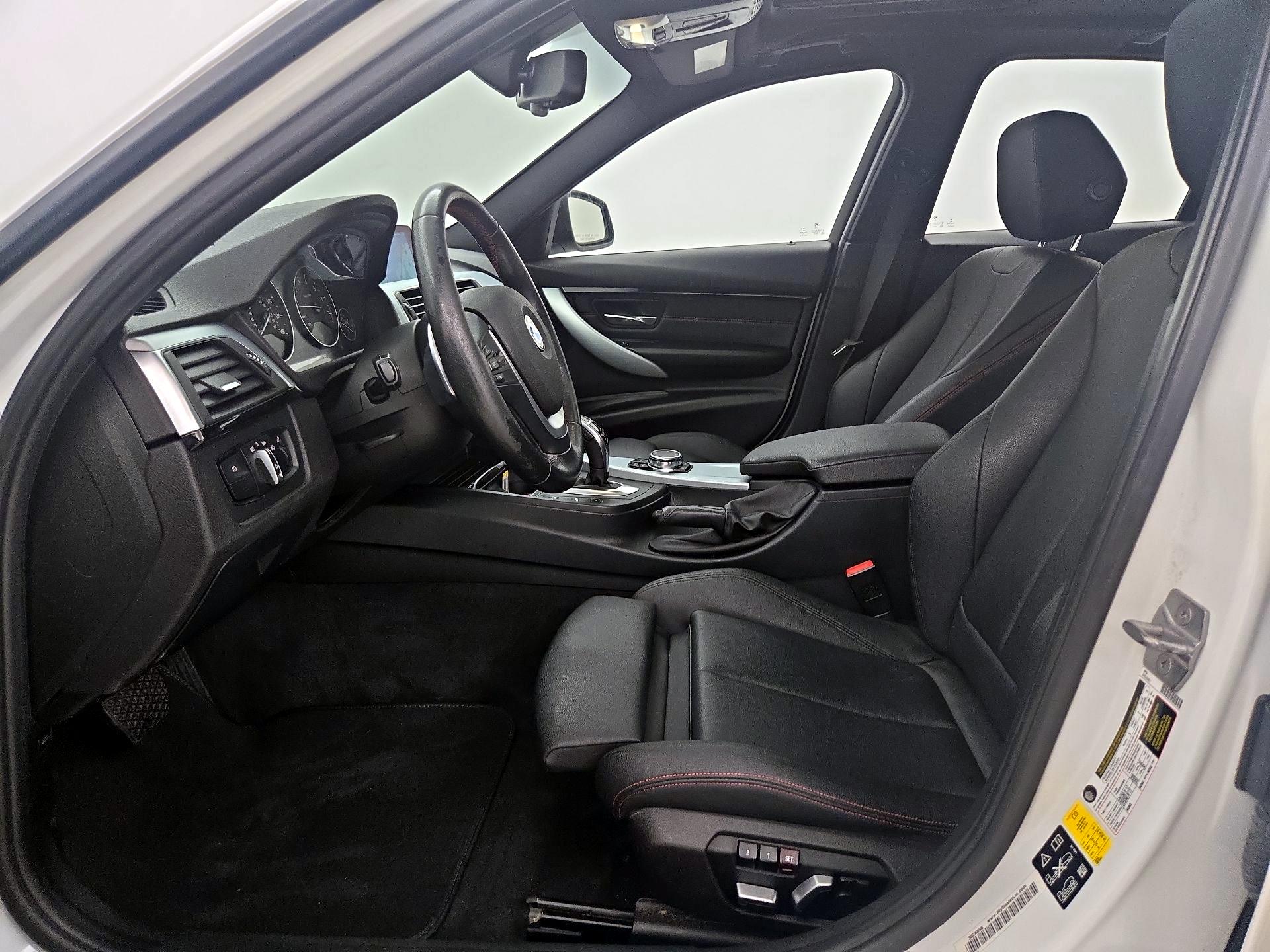 Thumbnail: 2016 BMW 3 Series - 11