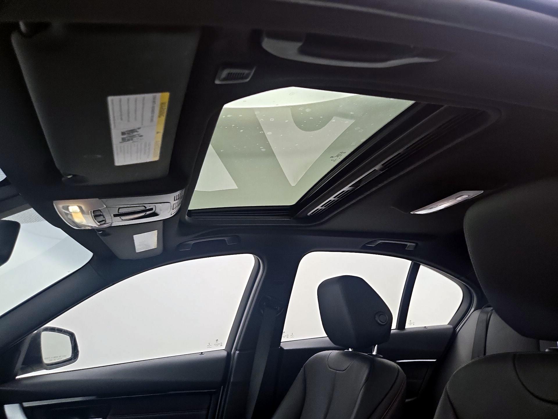 Thumbnail: 2016 BMW 3 Series - 20