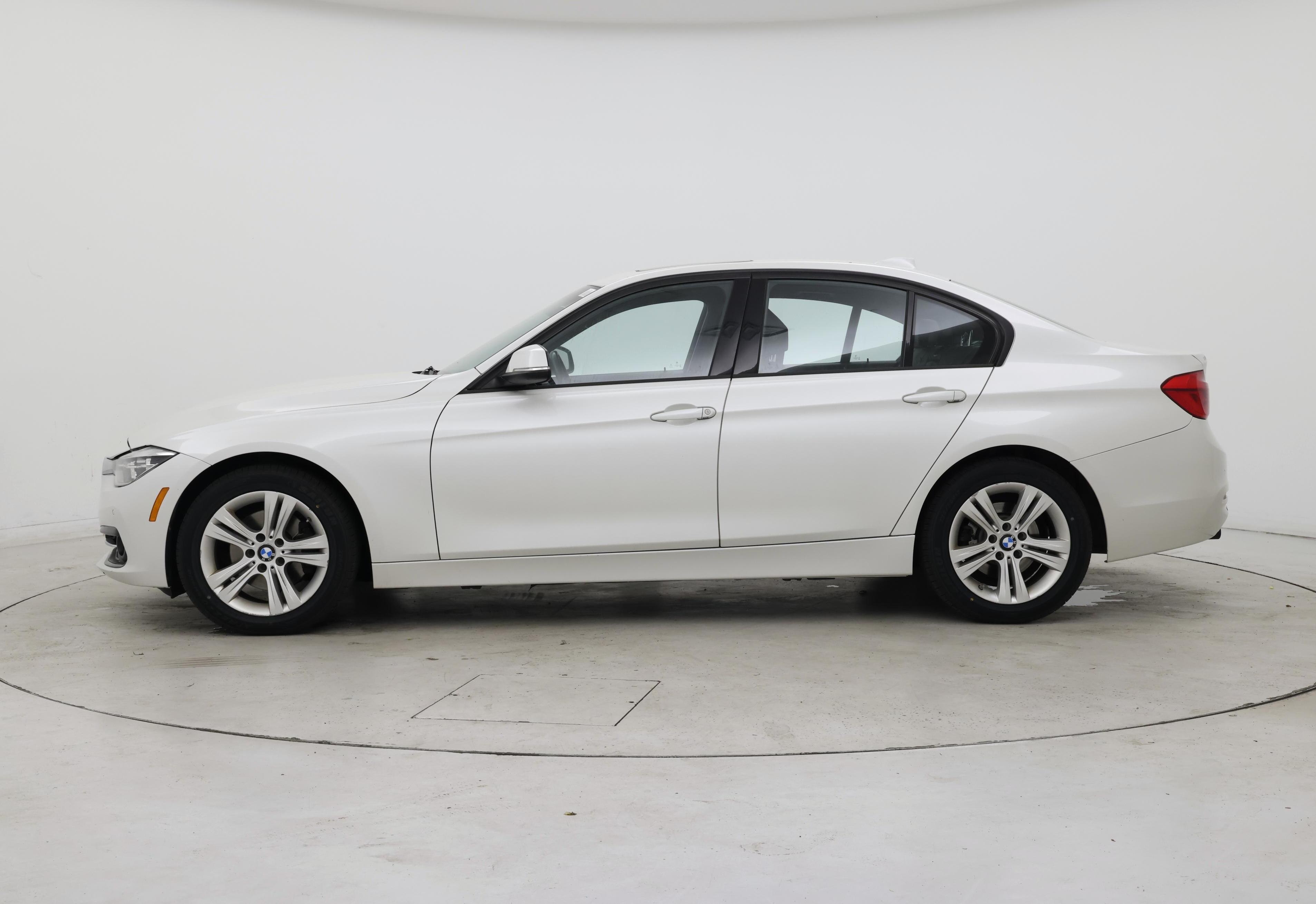 Thumbnail: 2016 BMW 3 Series - 3