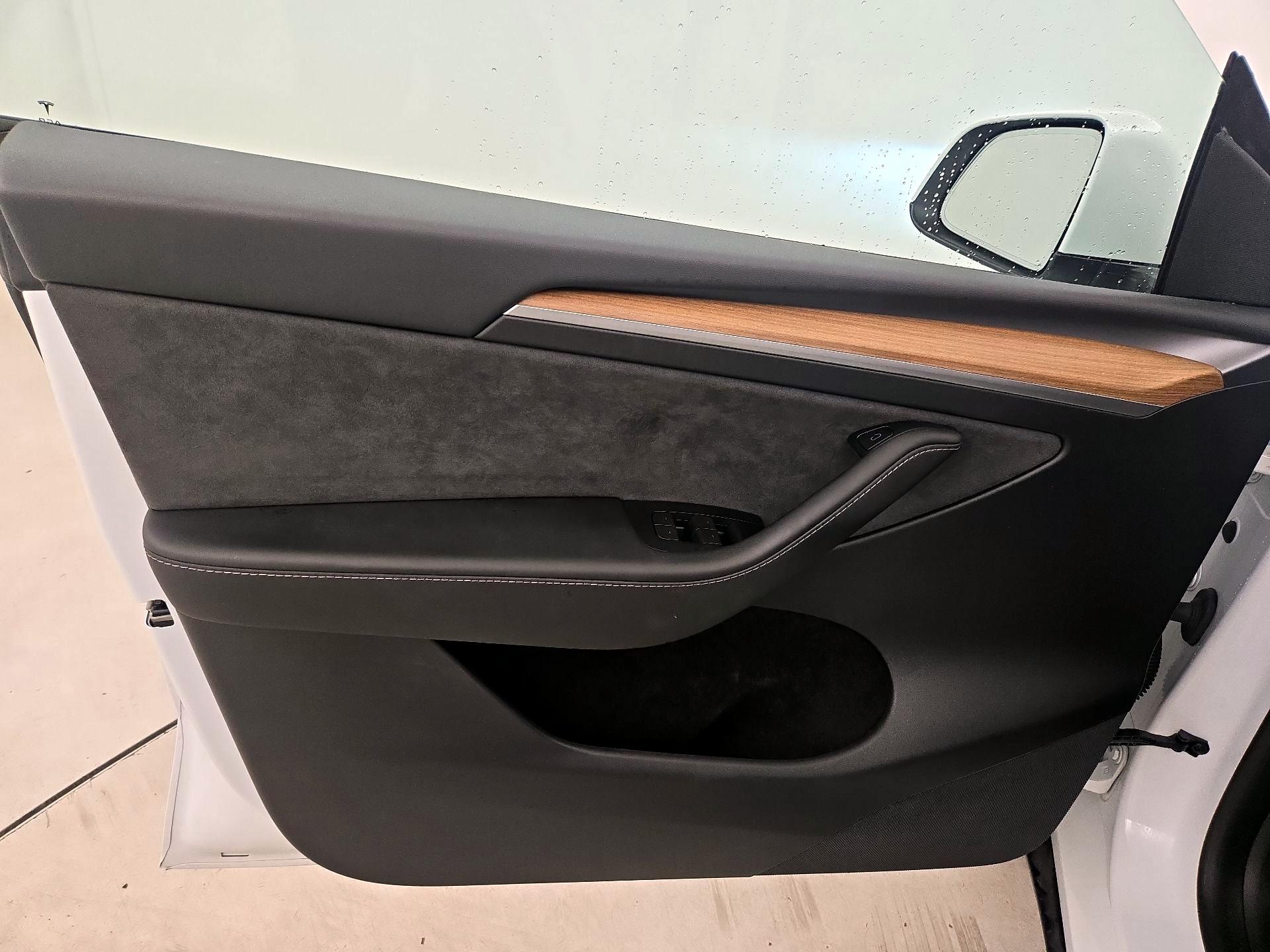 Thumbnail: 2023 Tesla Model Y - 12