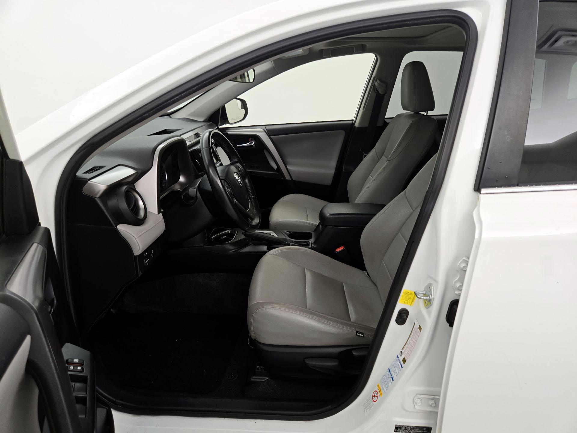 Thumbnail: 2016 Toyota RAV4 - 11