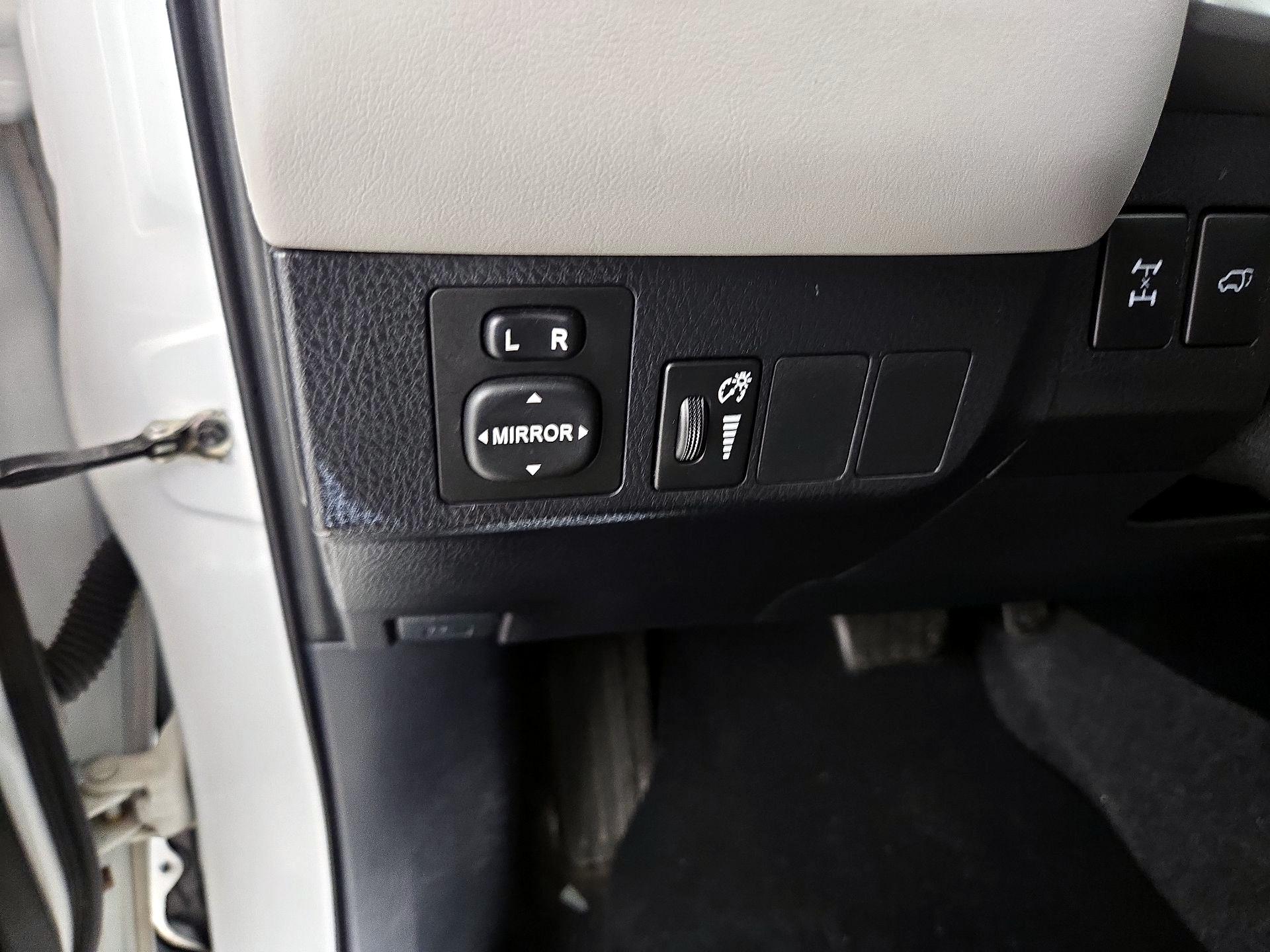 Thumbnail: 2016 Toyota RAV4 - 13