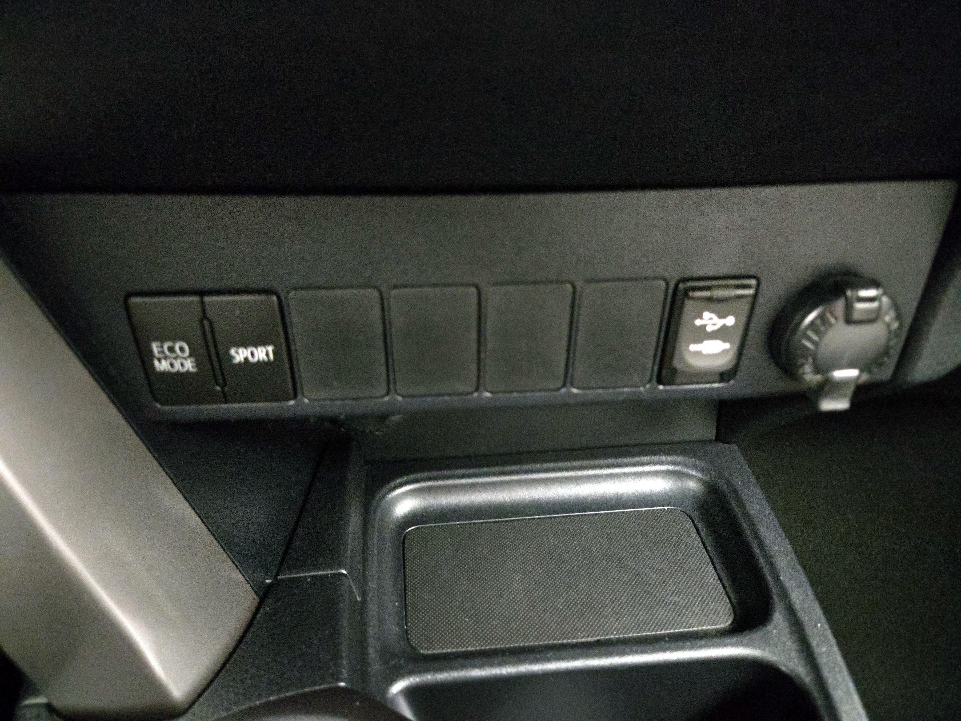 Thumbnail: 2016 Toyota RAV4 - 18