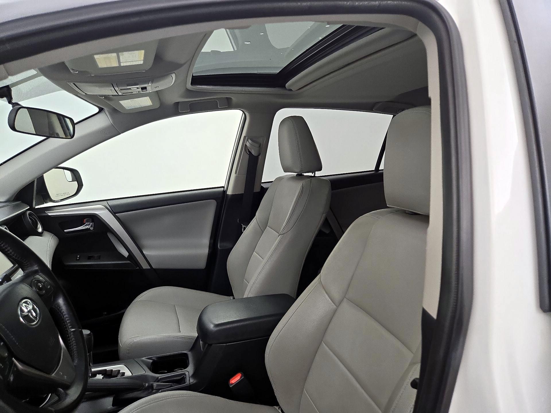 Thumbnail: 2016 Toyota RAV4 - 19
