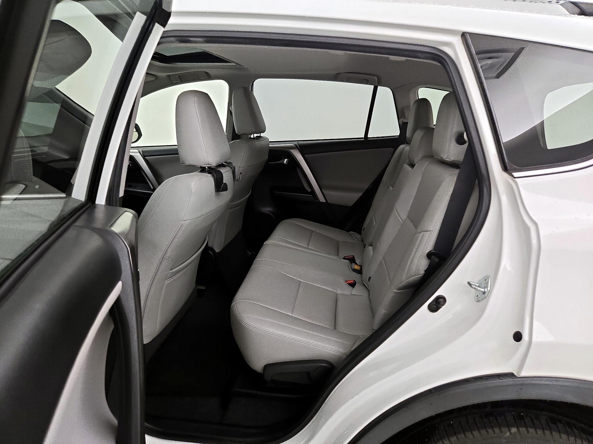 Thumbnail: 2016 Toyota RAV4 - 20