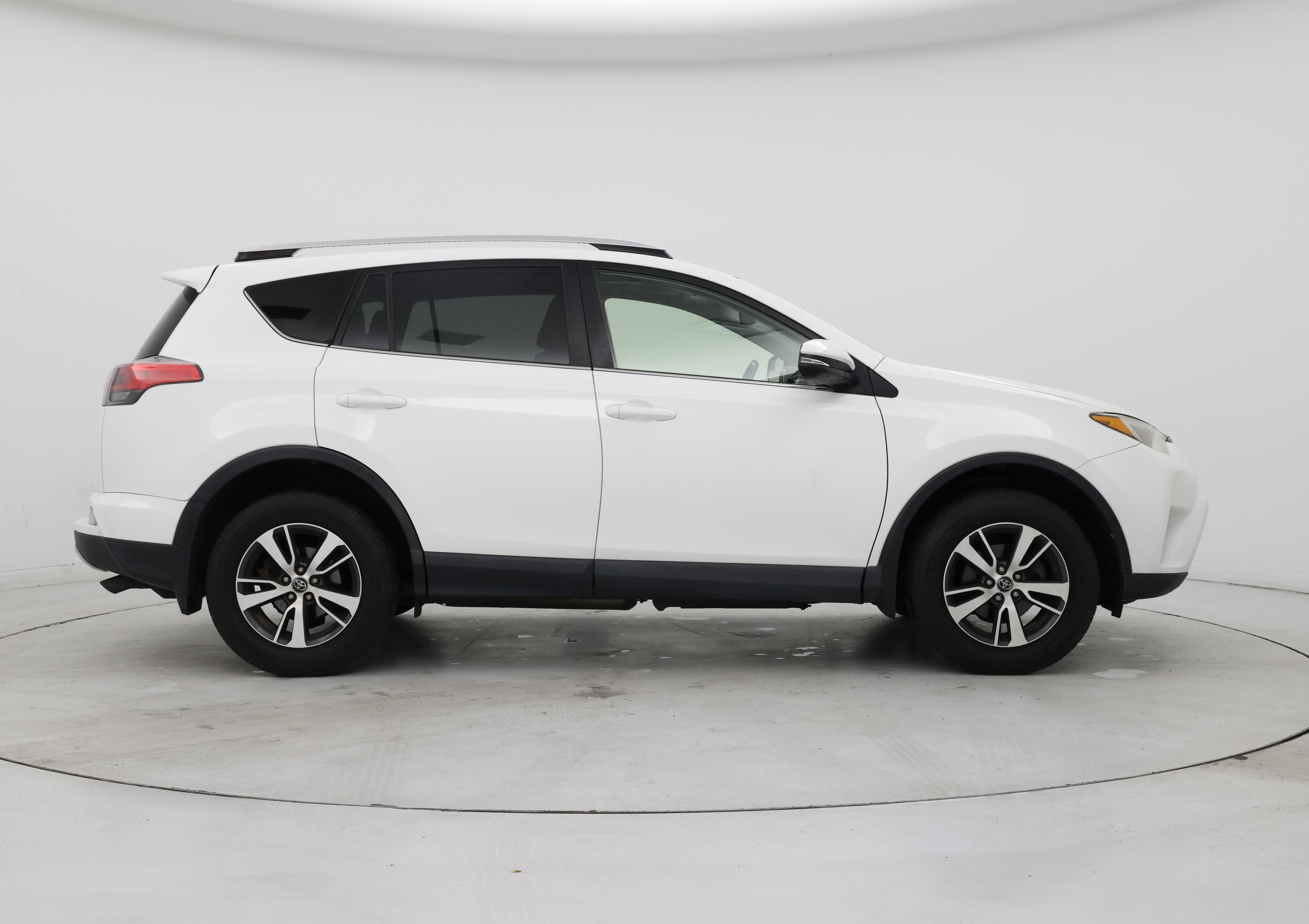 Thumbnail: 2016 Toyota RAV4 - 7