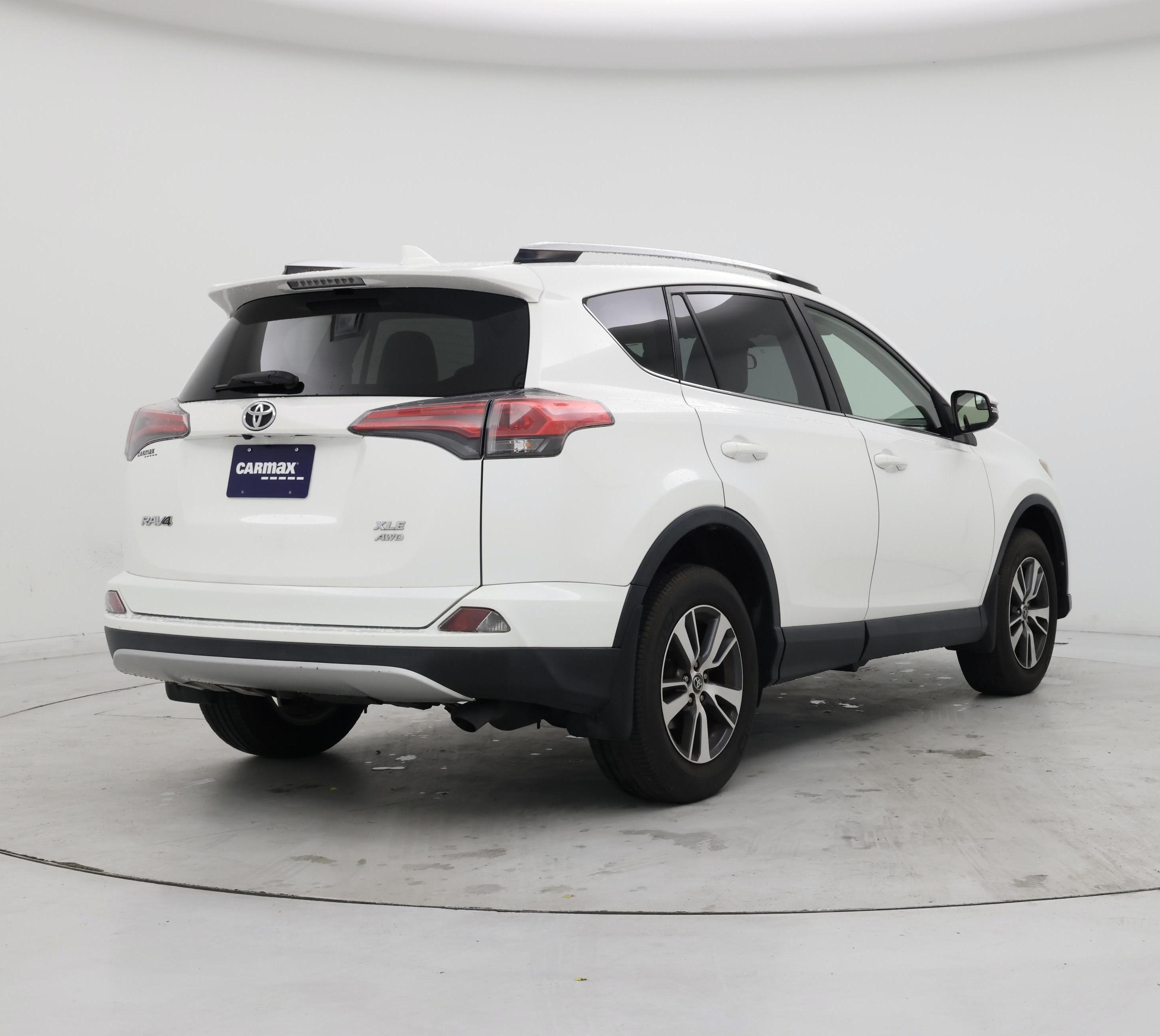 Thumbnail: 2016 Toyota RAV4 - 8