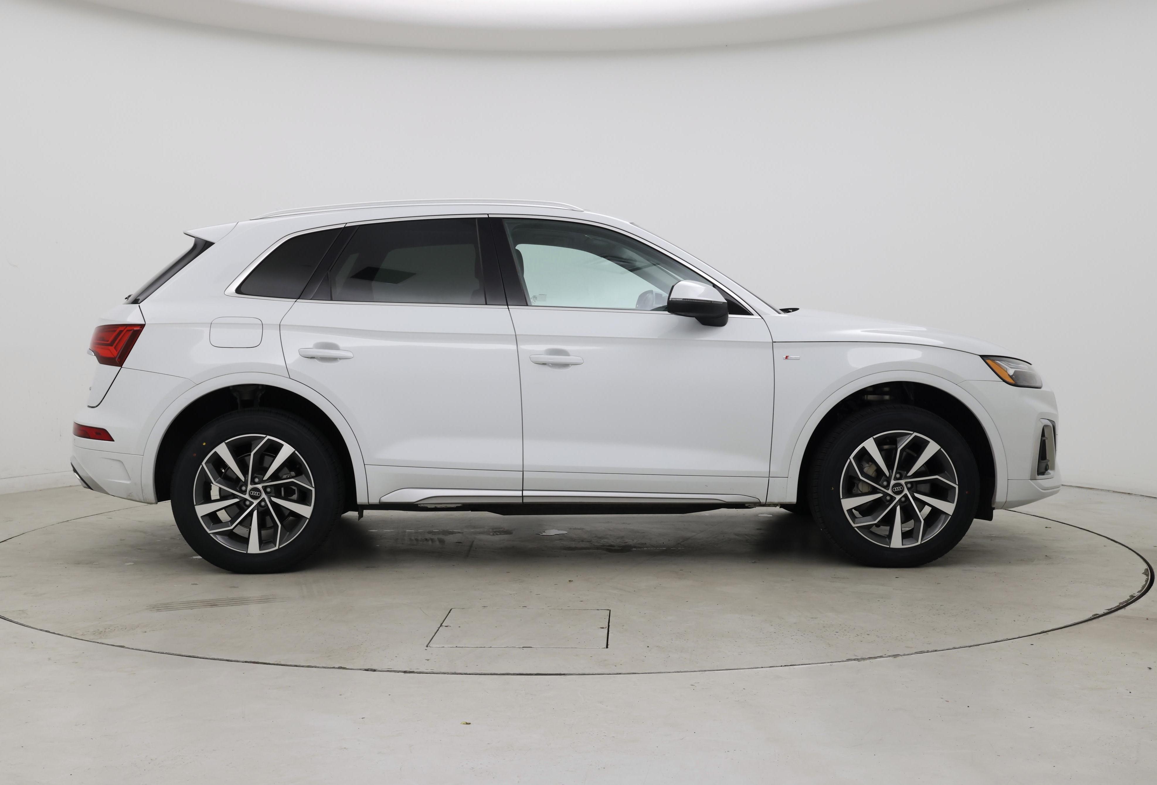 Thumbnail: 2023 Audi Q5 - 7
