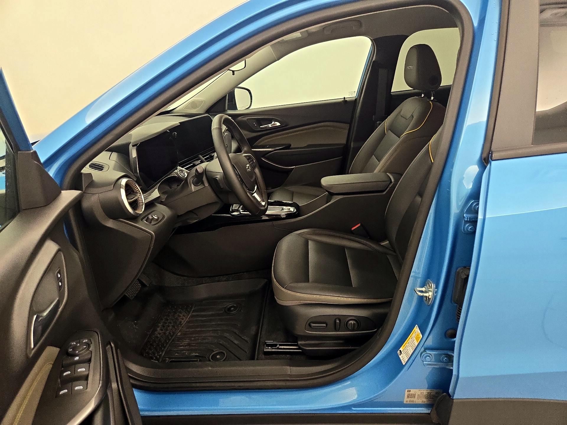 Thumbnail: 2025 Chevrolet Trax - 11
