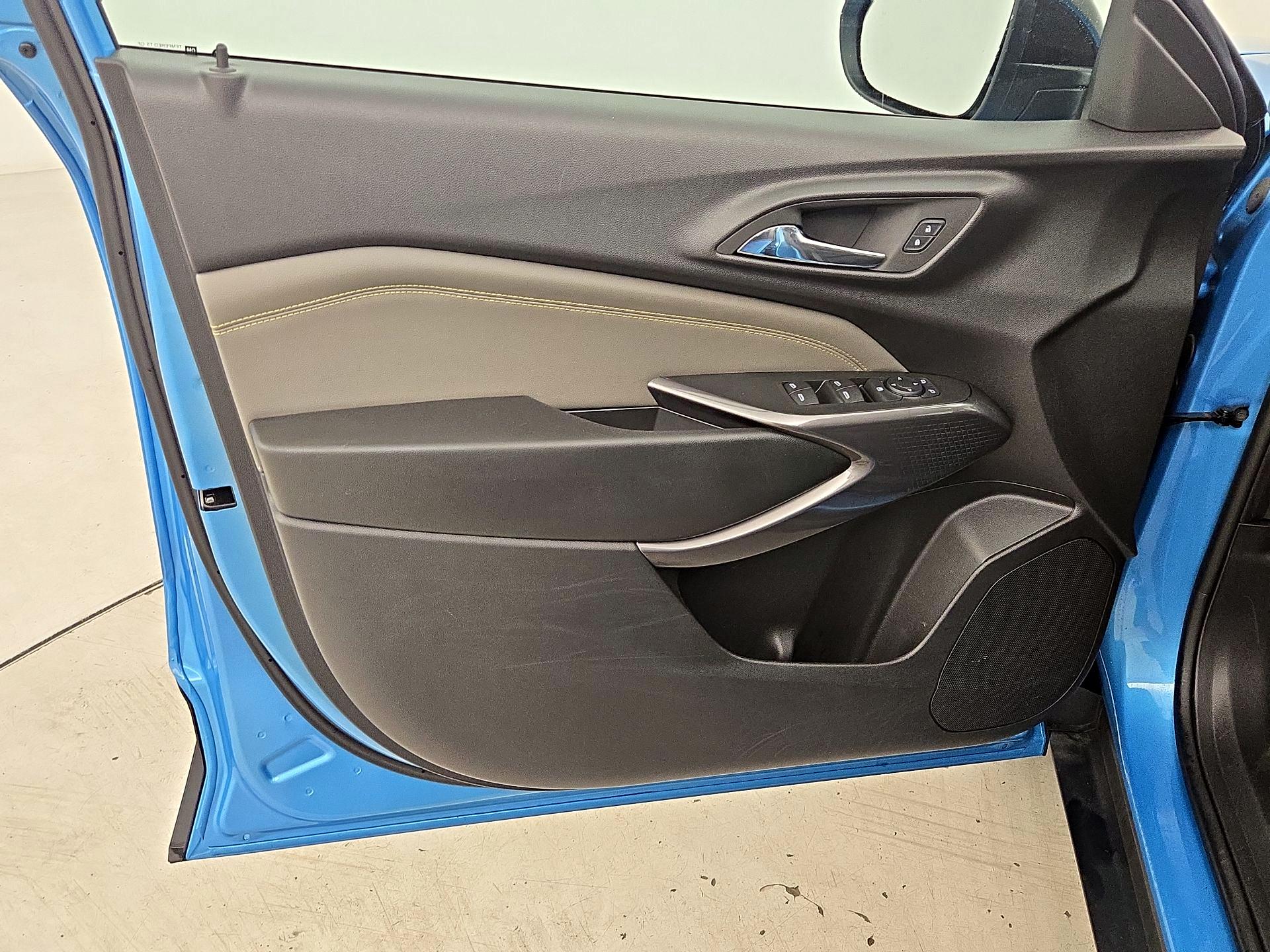 Thumbnail: 2025 Chevrolet Trax - 12