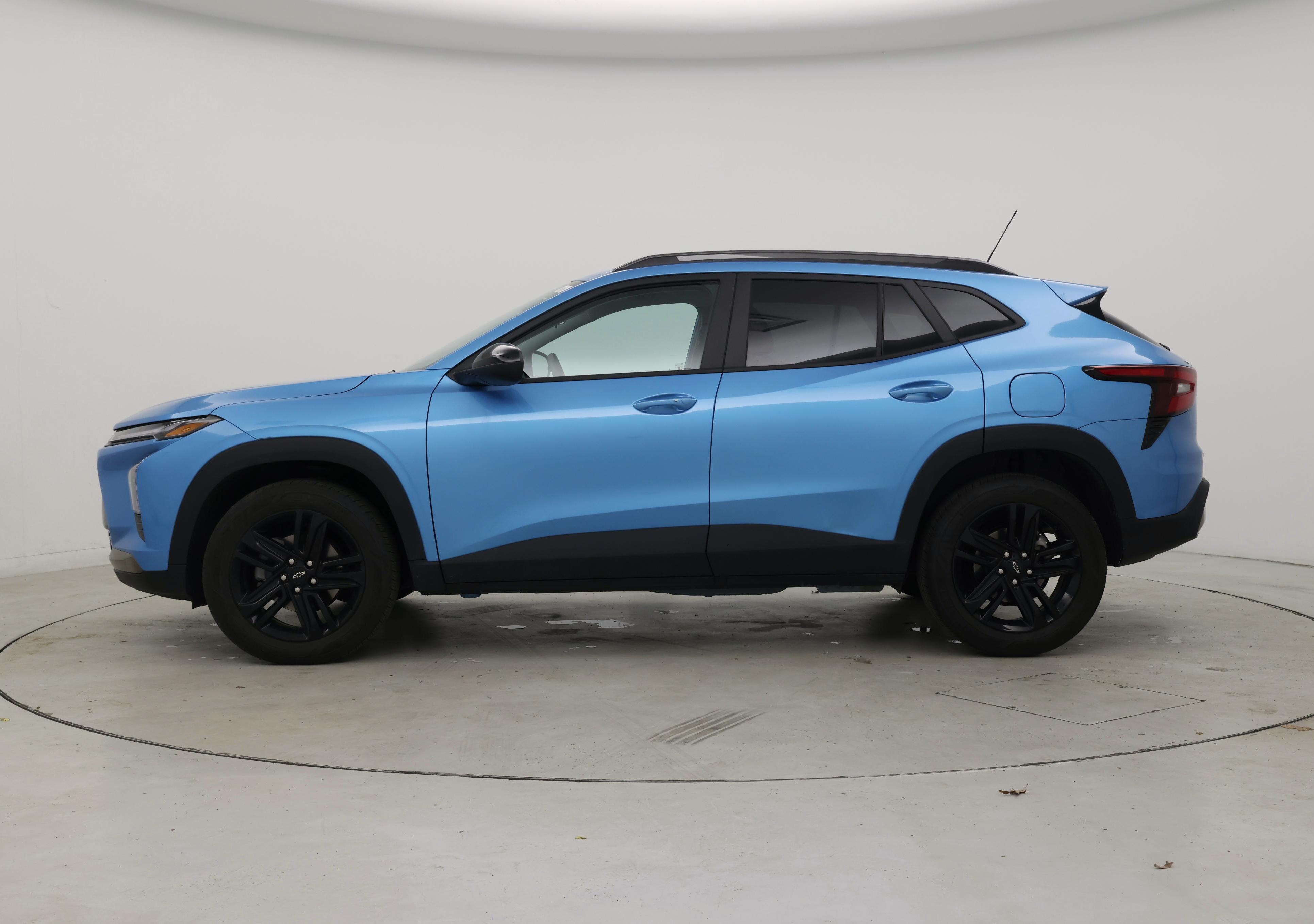 Thumbnail: 2025 Chevrolet Trax - 3