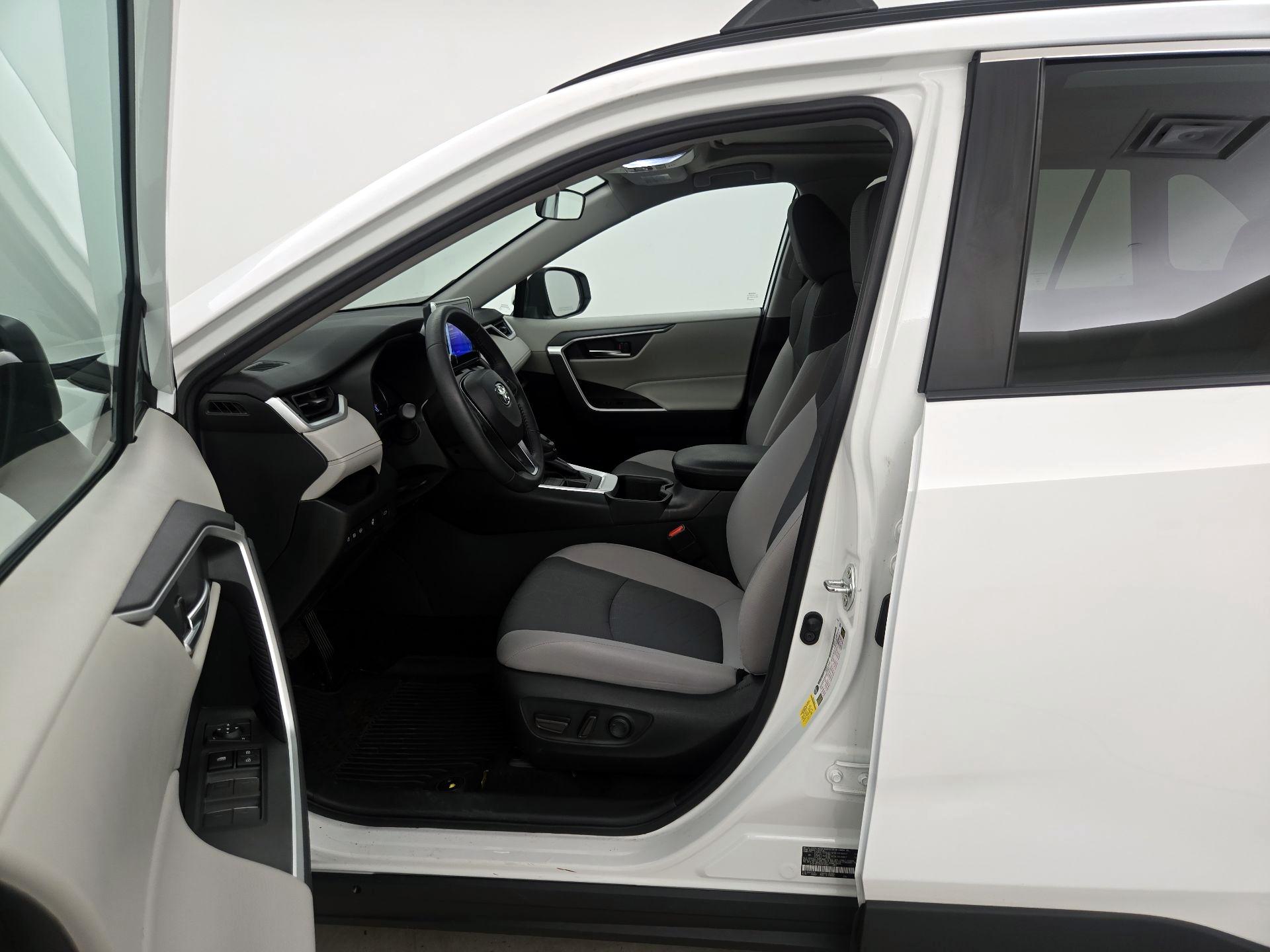 Thumbnail: 2024 Toyota RAV4 - 11