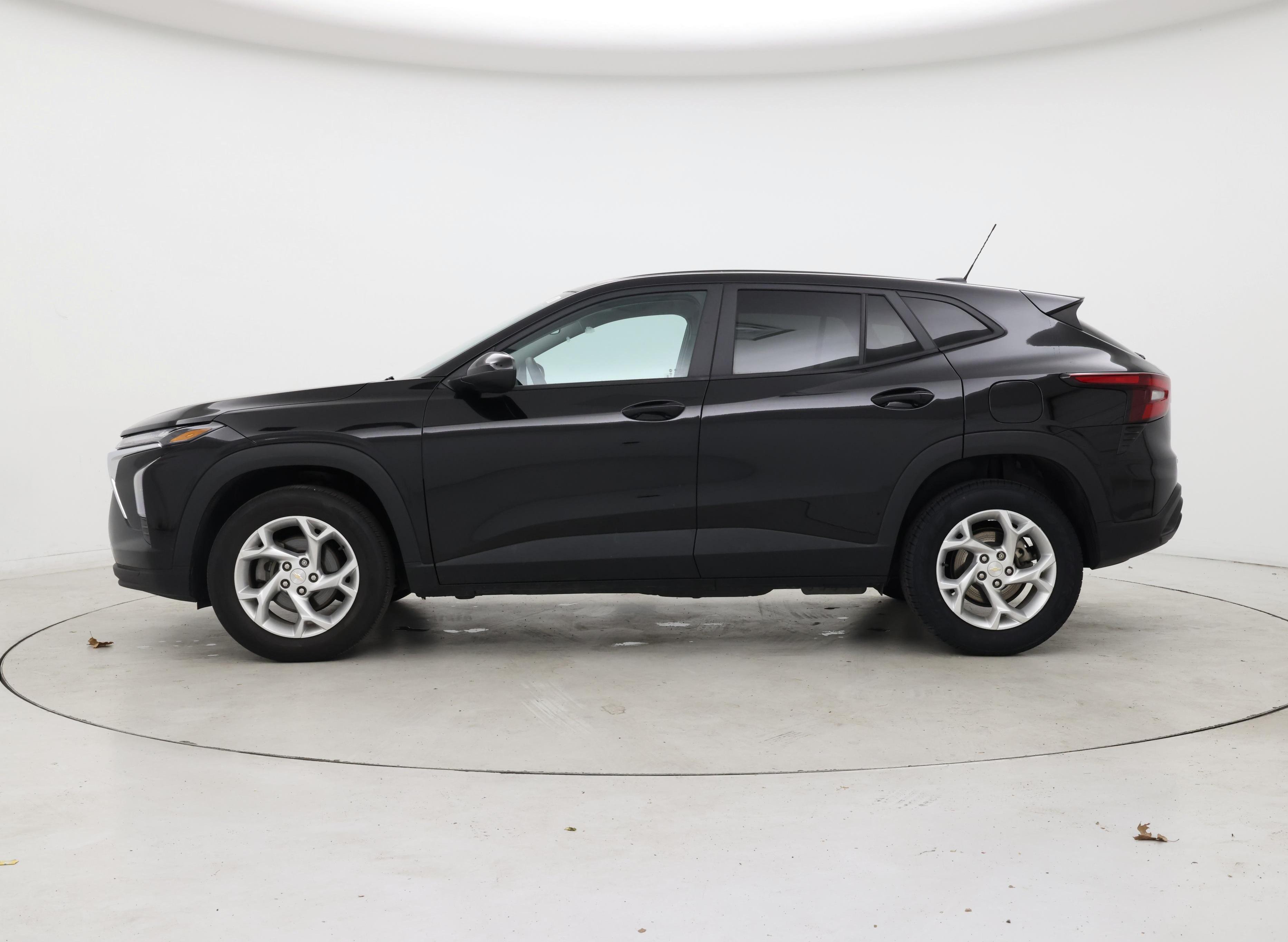 Thumbnail: 2025 Chevrolet Trax - 3