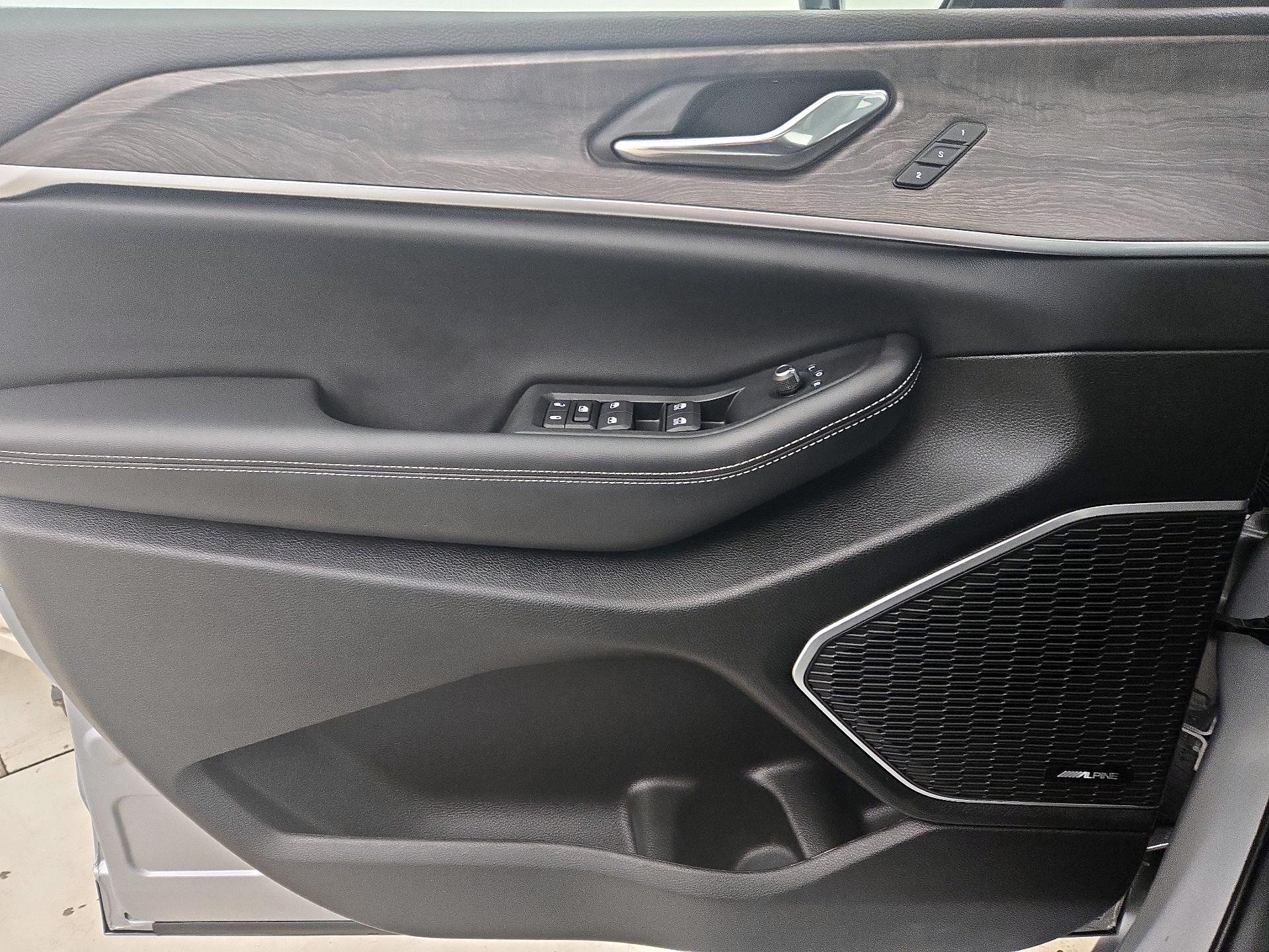 Thumbnail: 2024 Jeep Grand Cherokee - 12