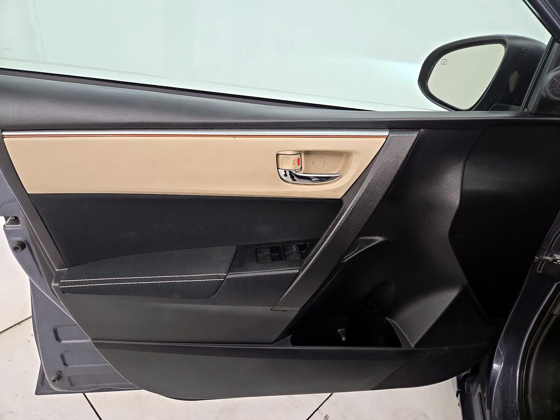 Thumbnail: 2015 Toyota Corolla - 12