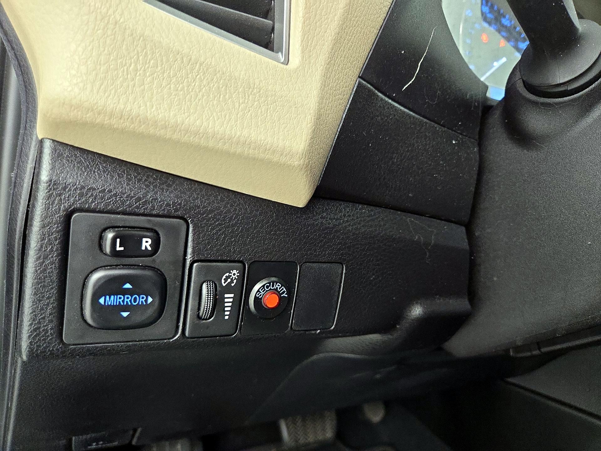 Thumbnail: 2015 Toyota Corolla - 13
