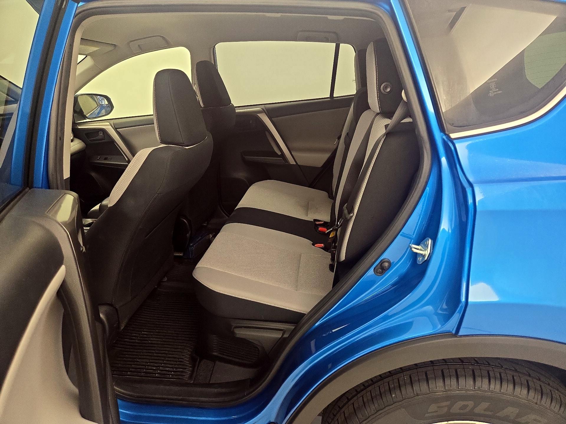 Thumbnail: 2018 Toyota RAV4 - 19