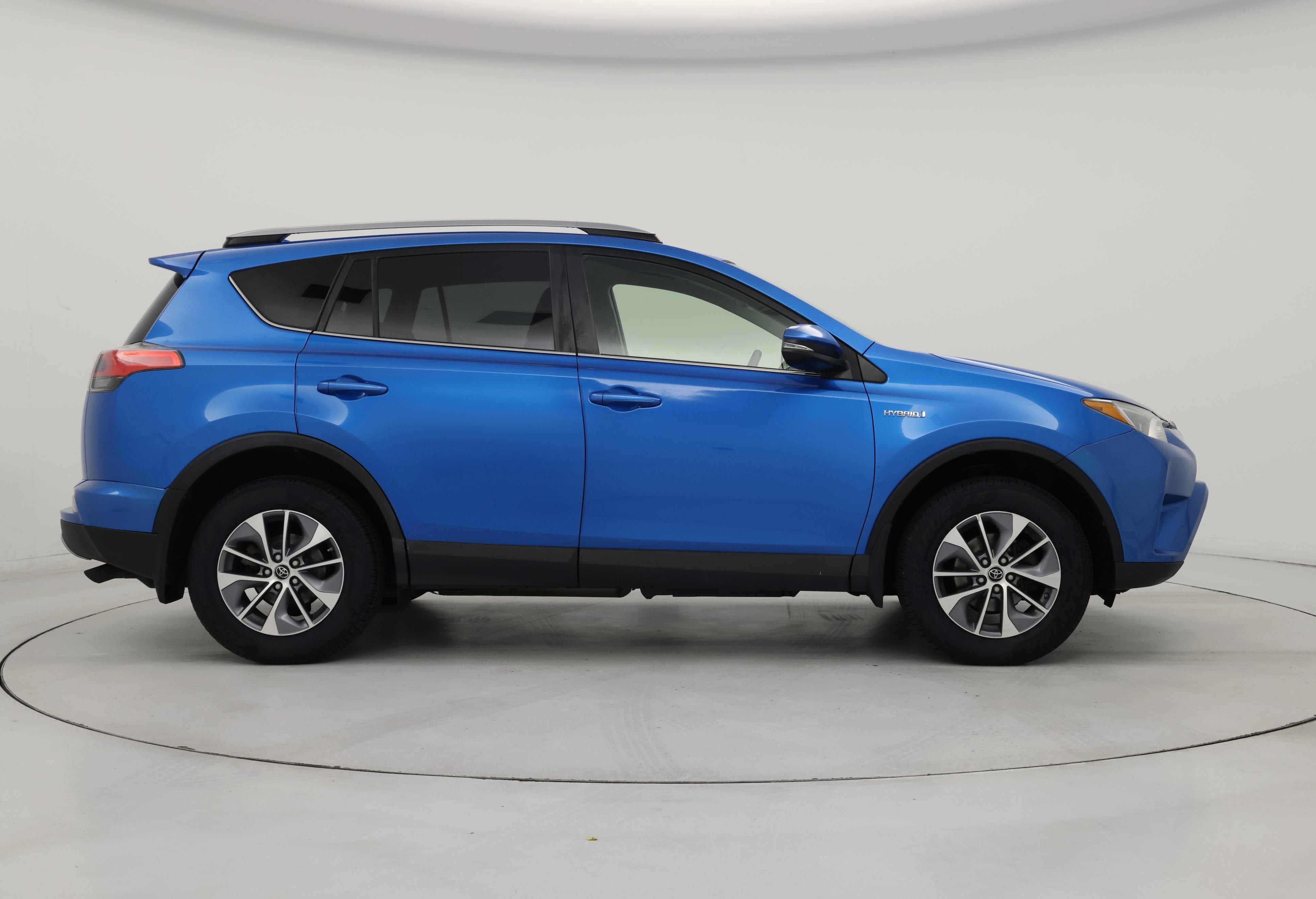 Thumbnail: 2018 Toyota RAV4 - 7
