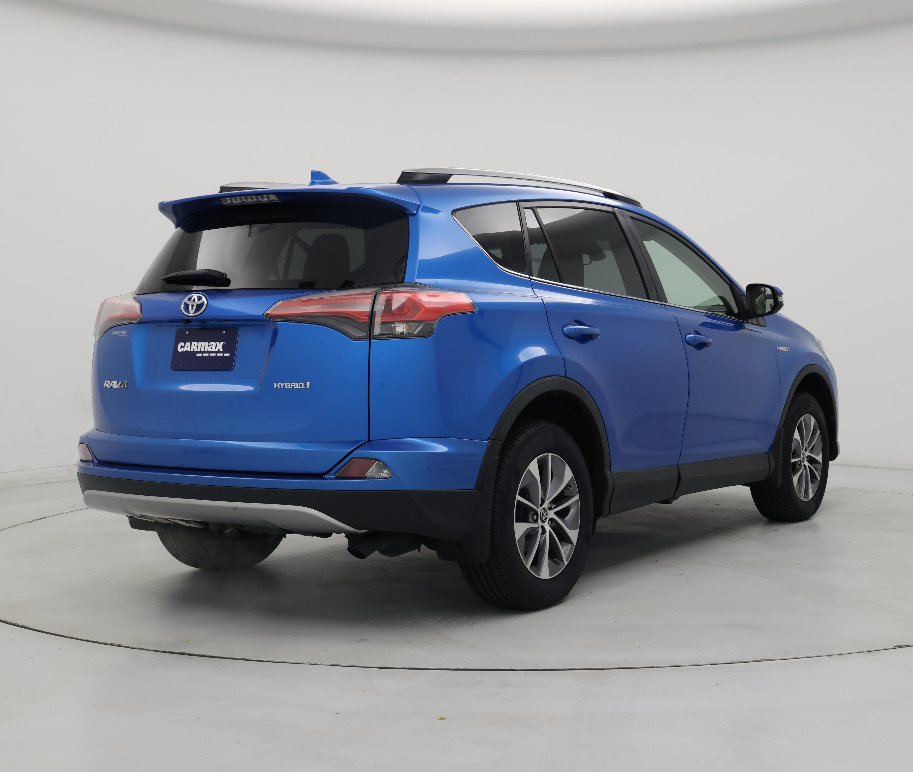 Thumbnail: 2018 Toyota RAV4 - 8