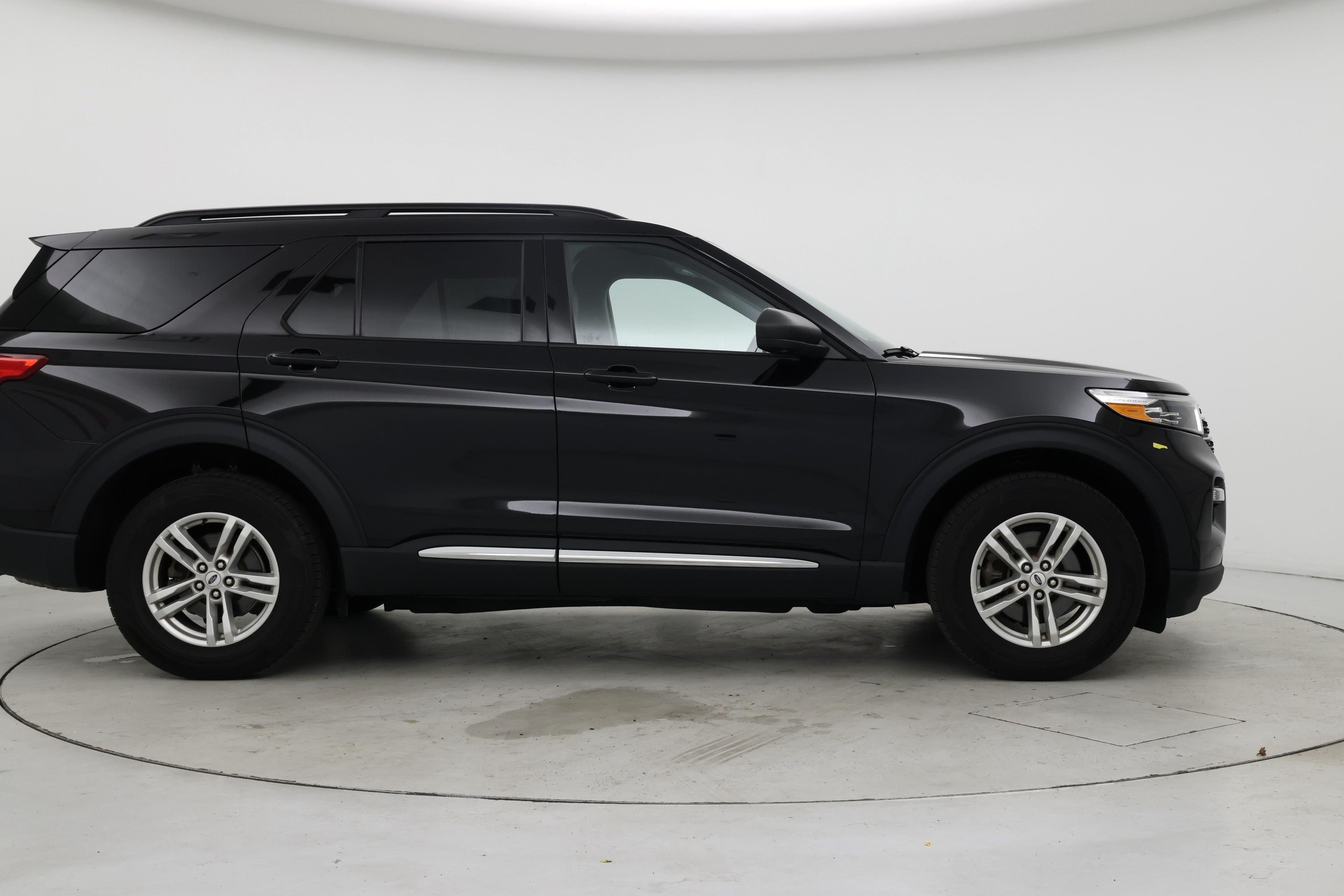 Thumbnail: 2022 Ford Explorer - 7