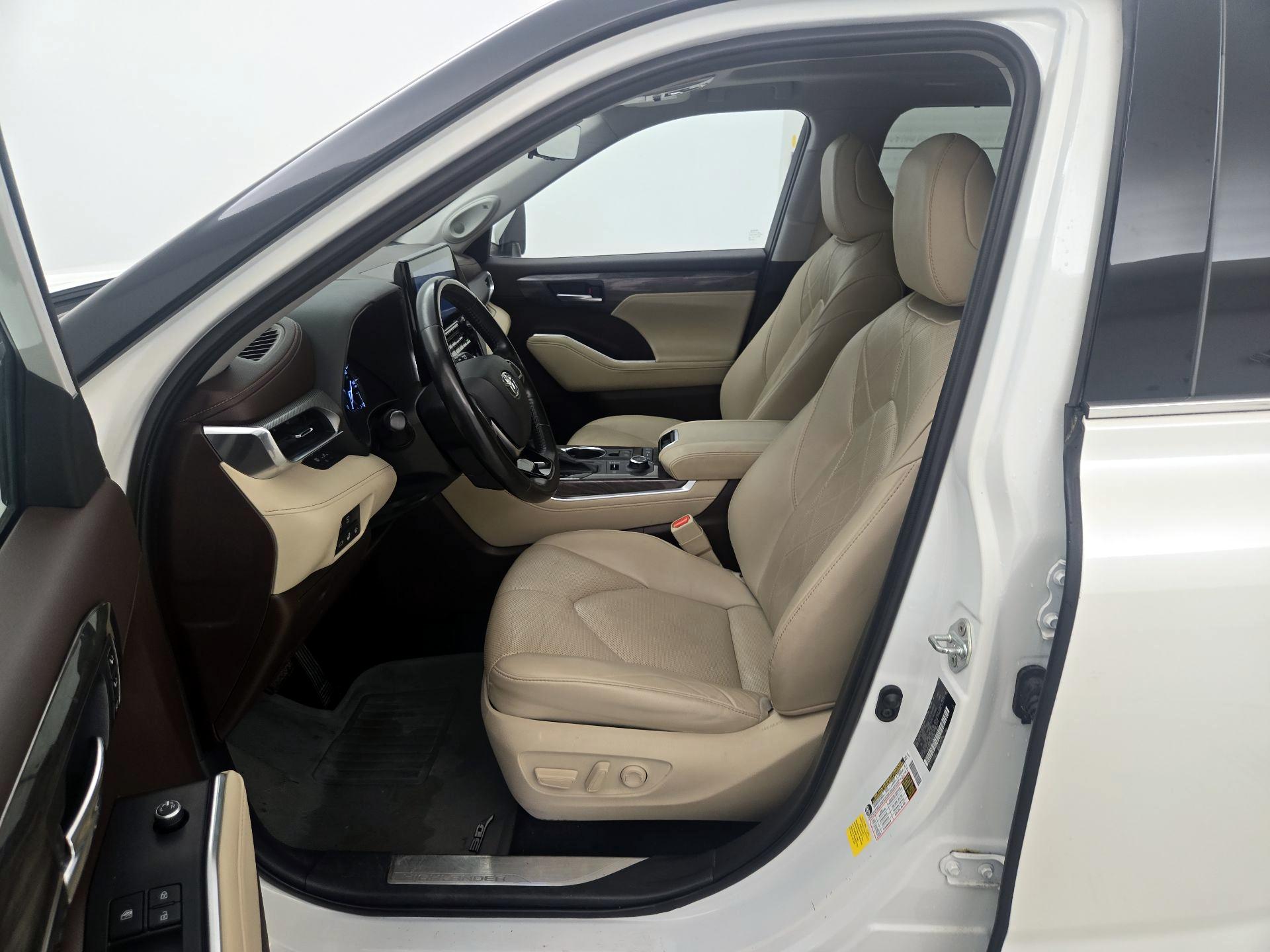 Thumbnail: 2020 Toyota Highlander - 11