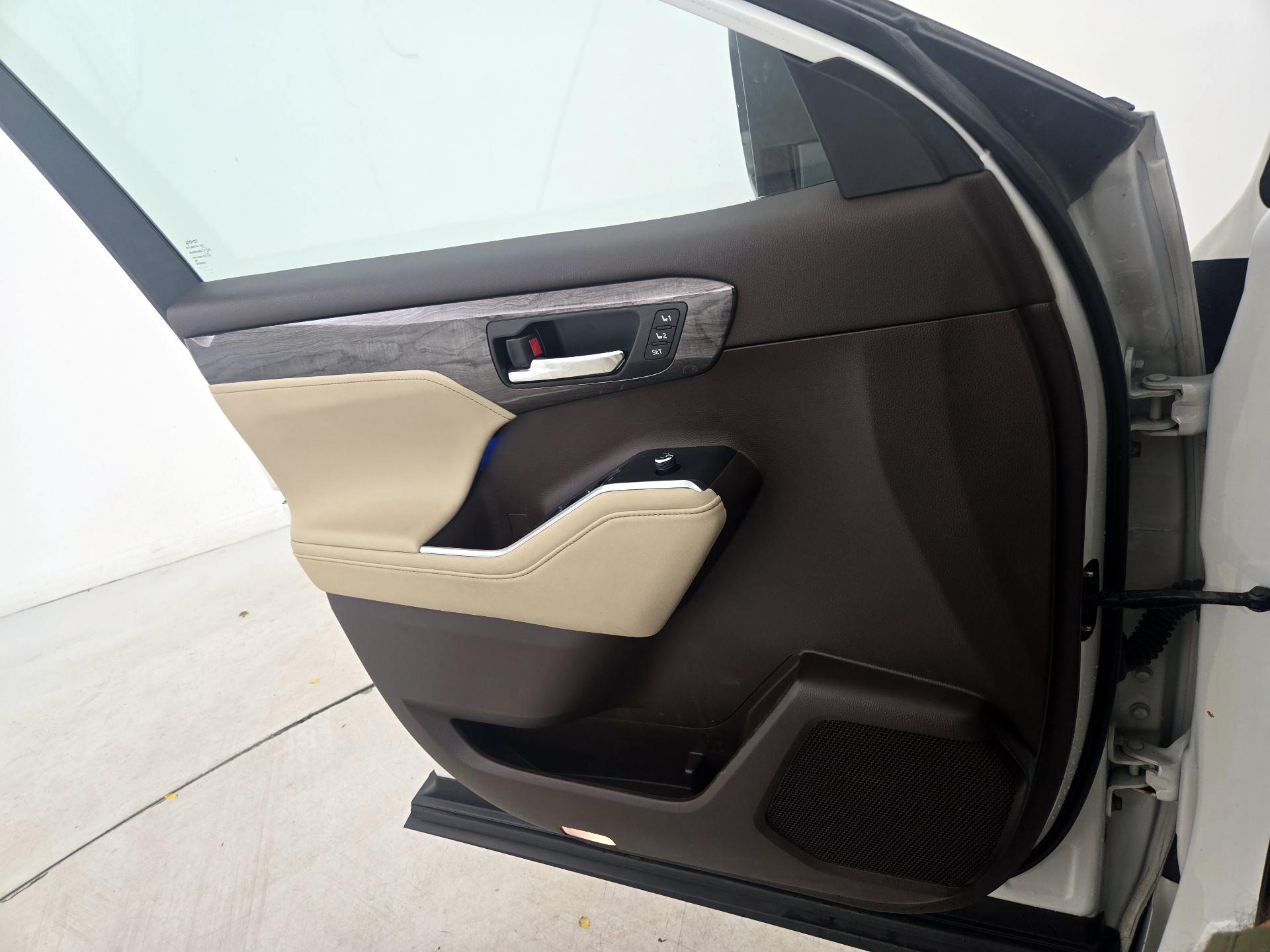 Thumbnail: 2020 Toyota Highlander - 12