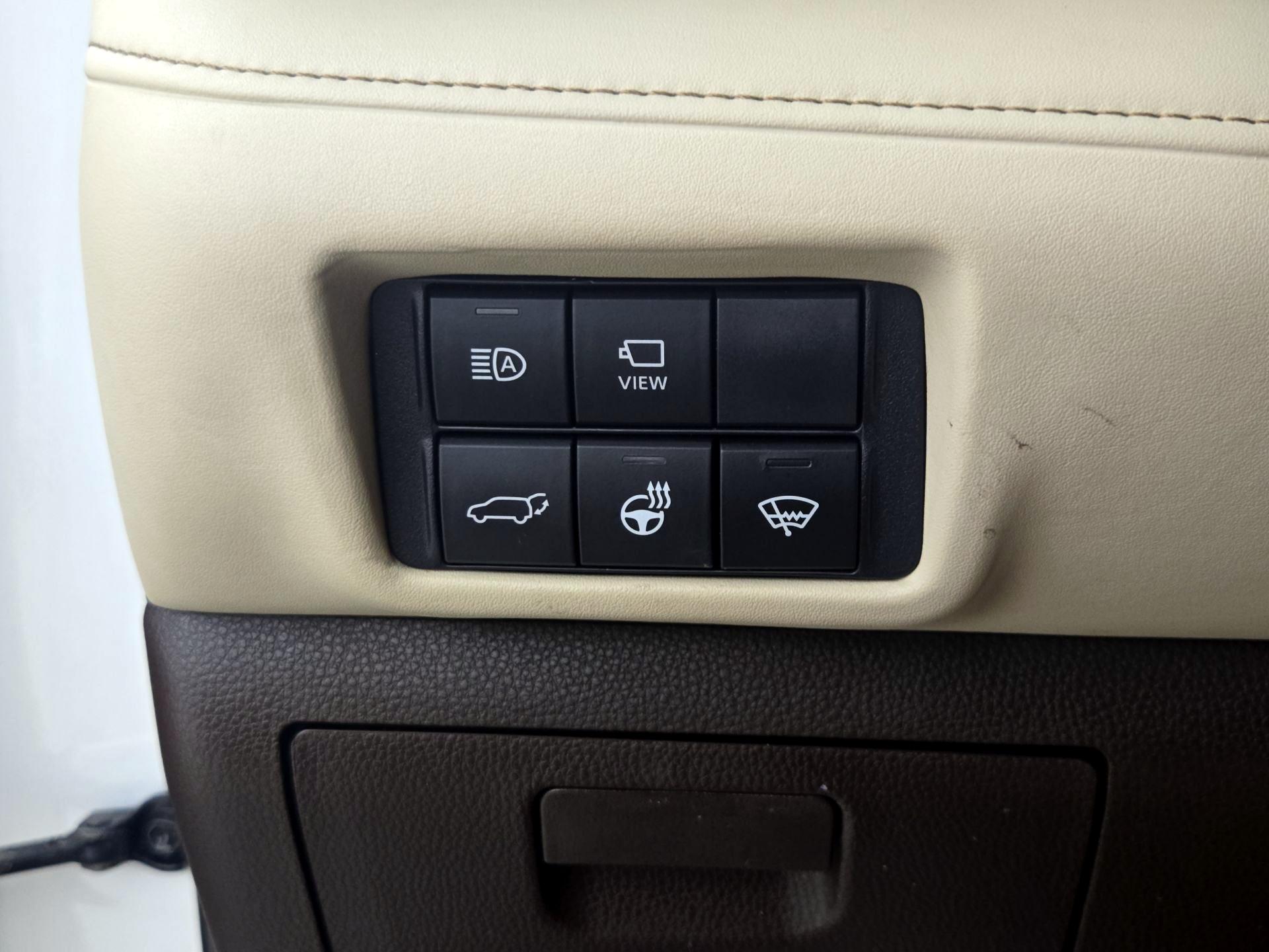 Thumbnail: 2020 Toyota Highlander - 13