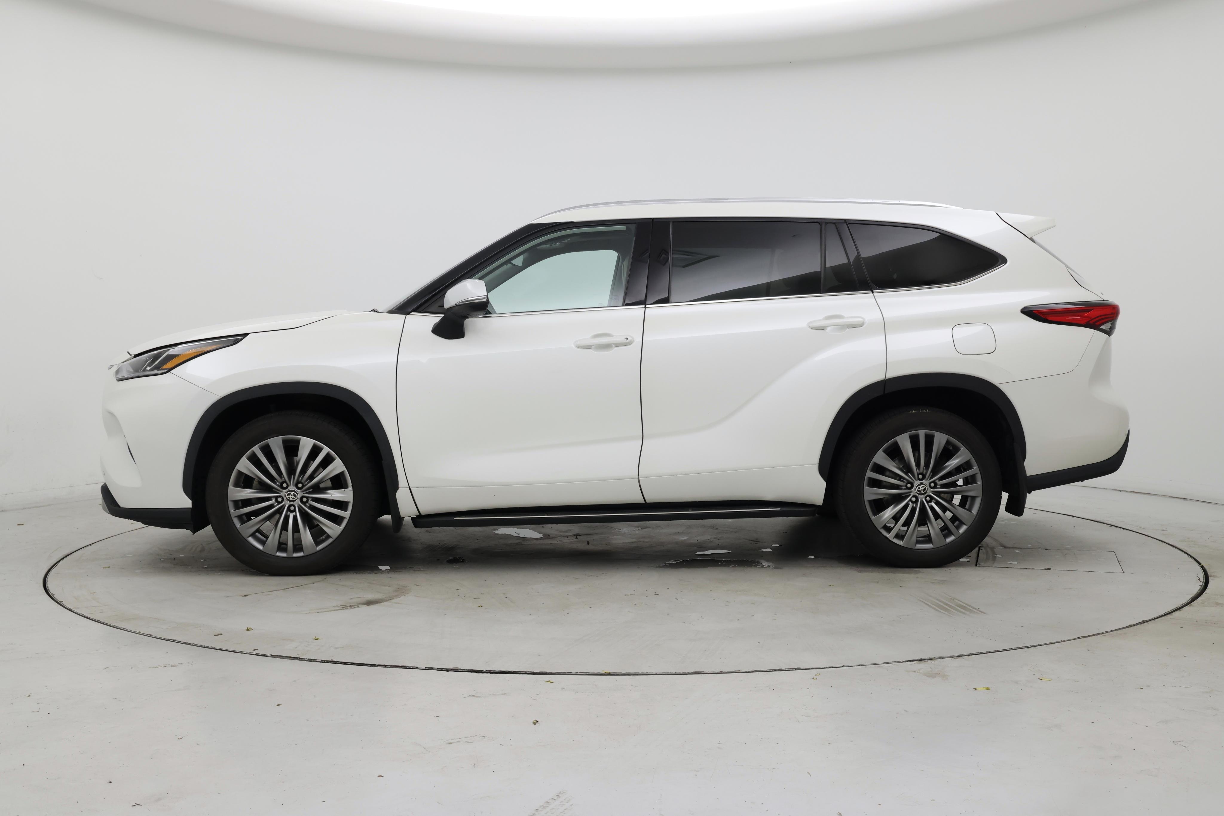 Thumbnail: 2020 Toyota Highlander - 3
