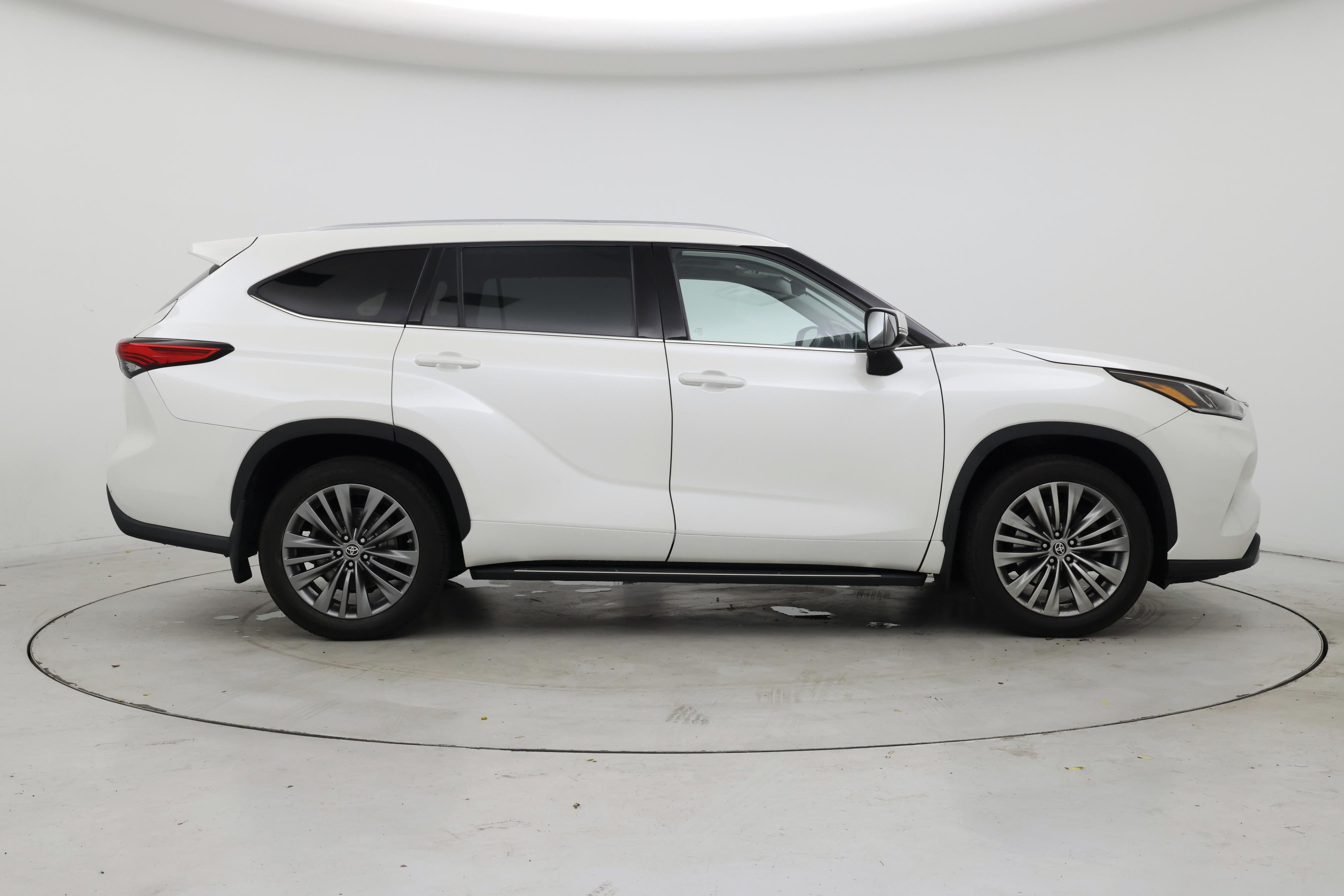 Thumbnail: 2020 Toyota Highlander - 7