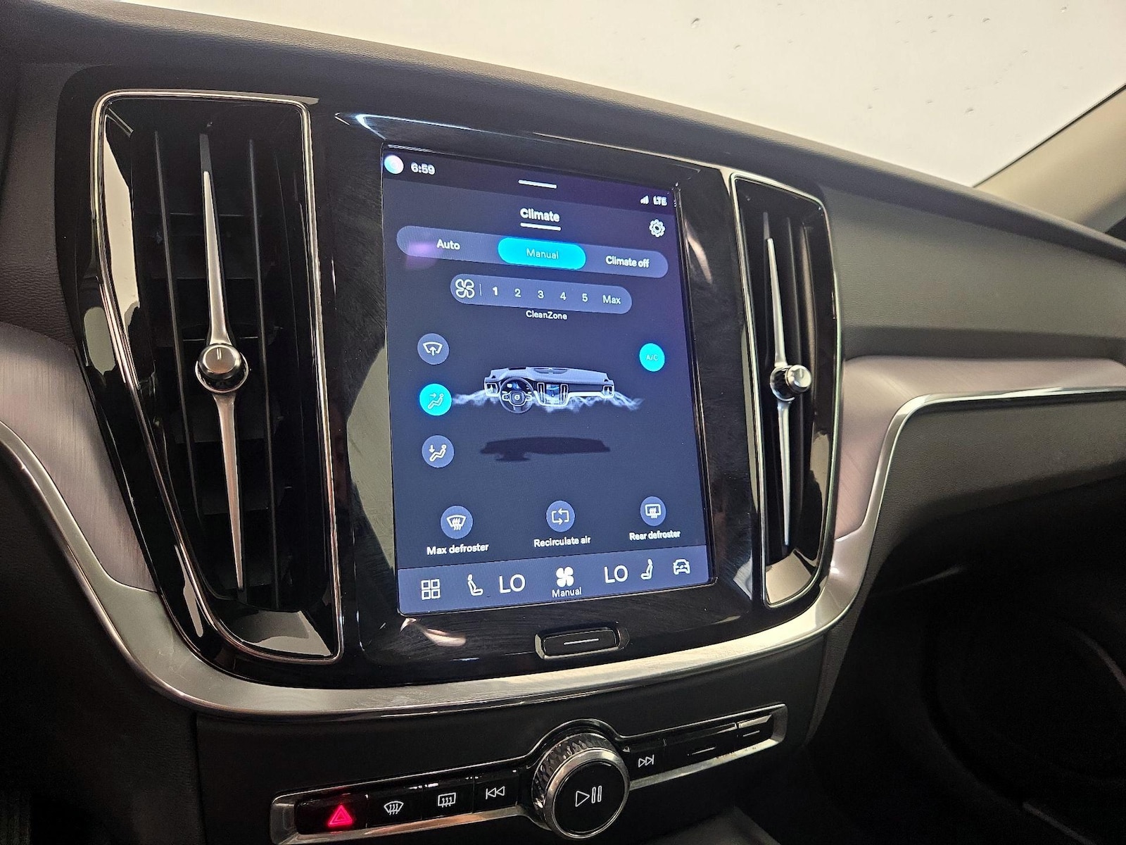 2024 Volvo S60 Core - Photo 18