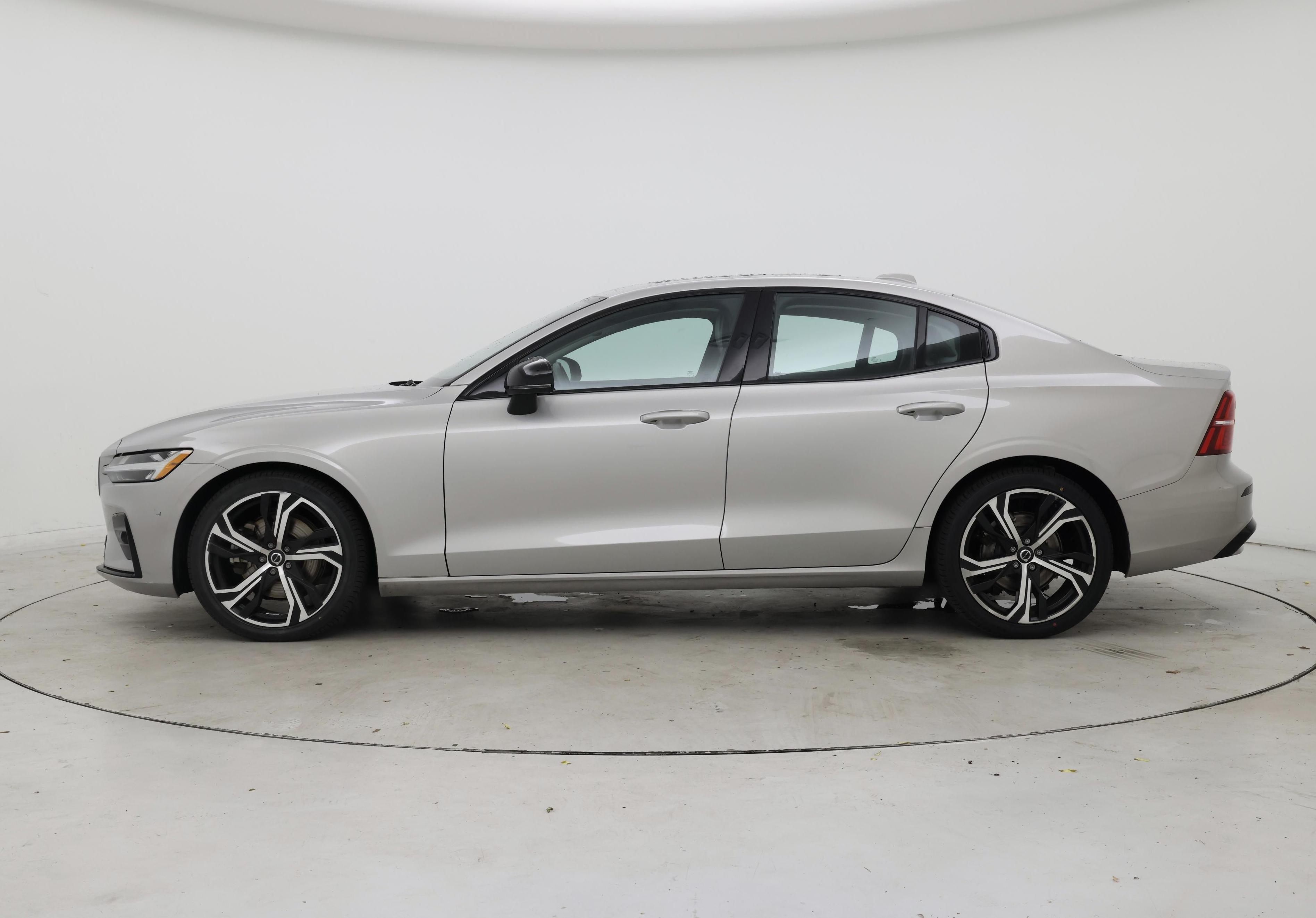 Thumbnail: 2024 Volvo S60 - 3