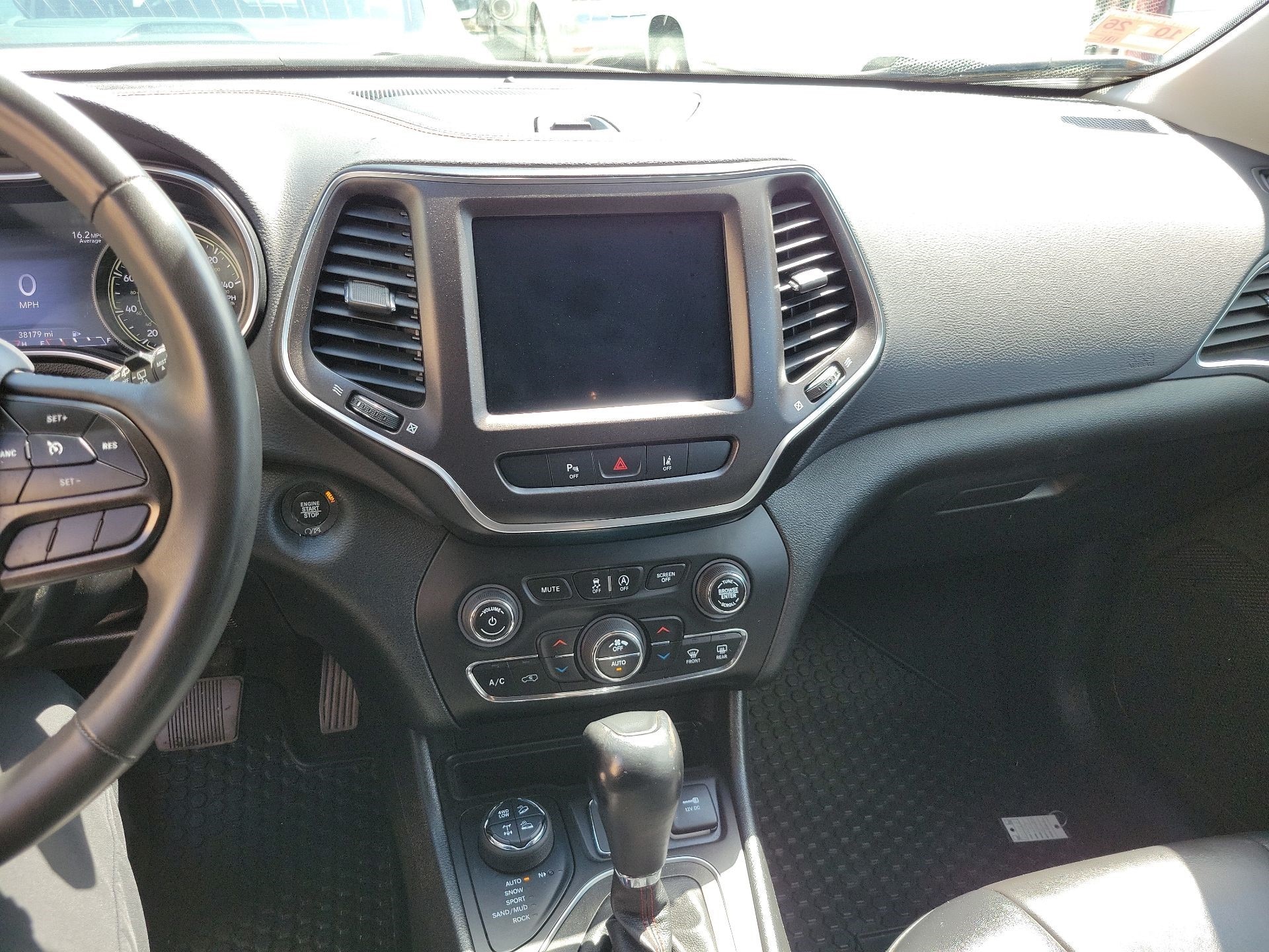 Thumbnail: 2022 Jeep Cherokee - 11