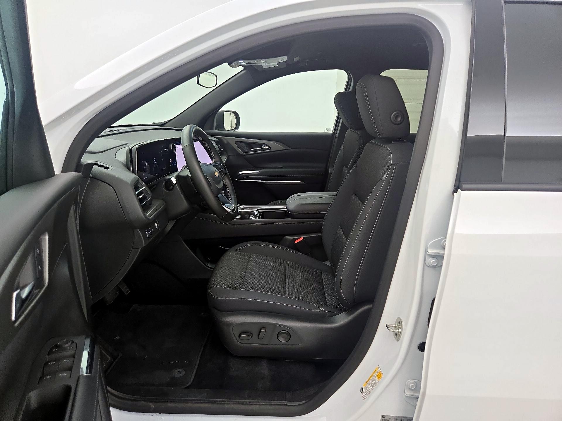 Thumbnail: 2025 Chevrolet Traverse - 11