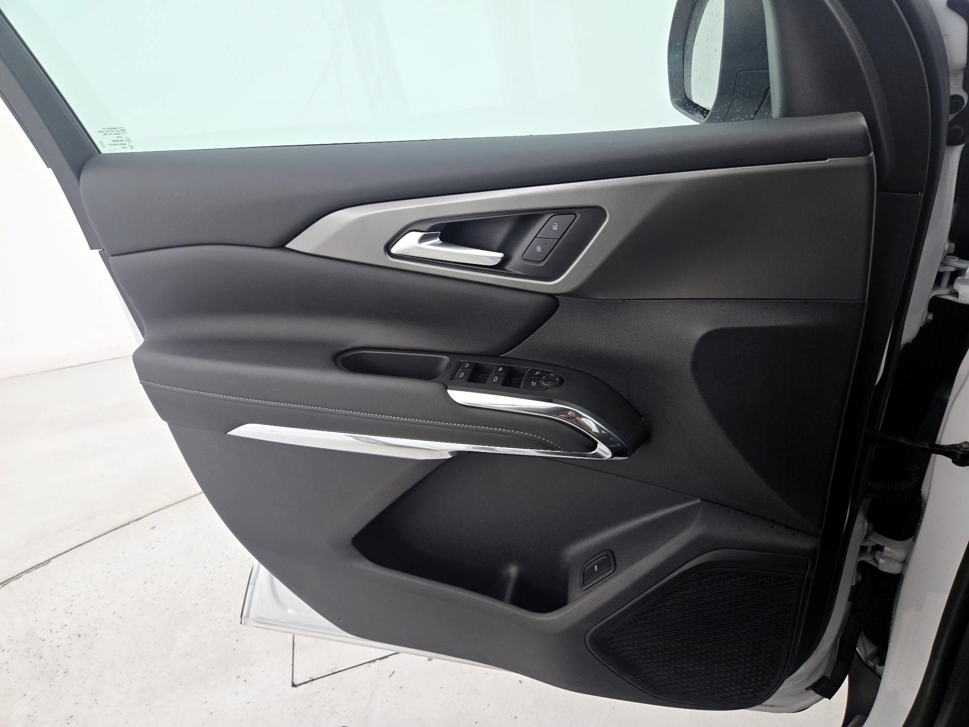 Thumbnail: 2025 Chevrolet Traverse - 12