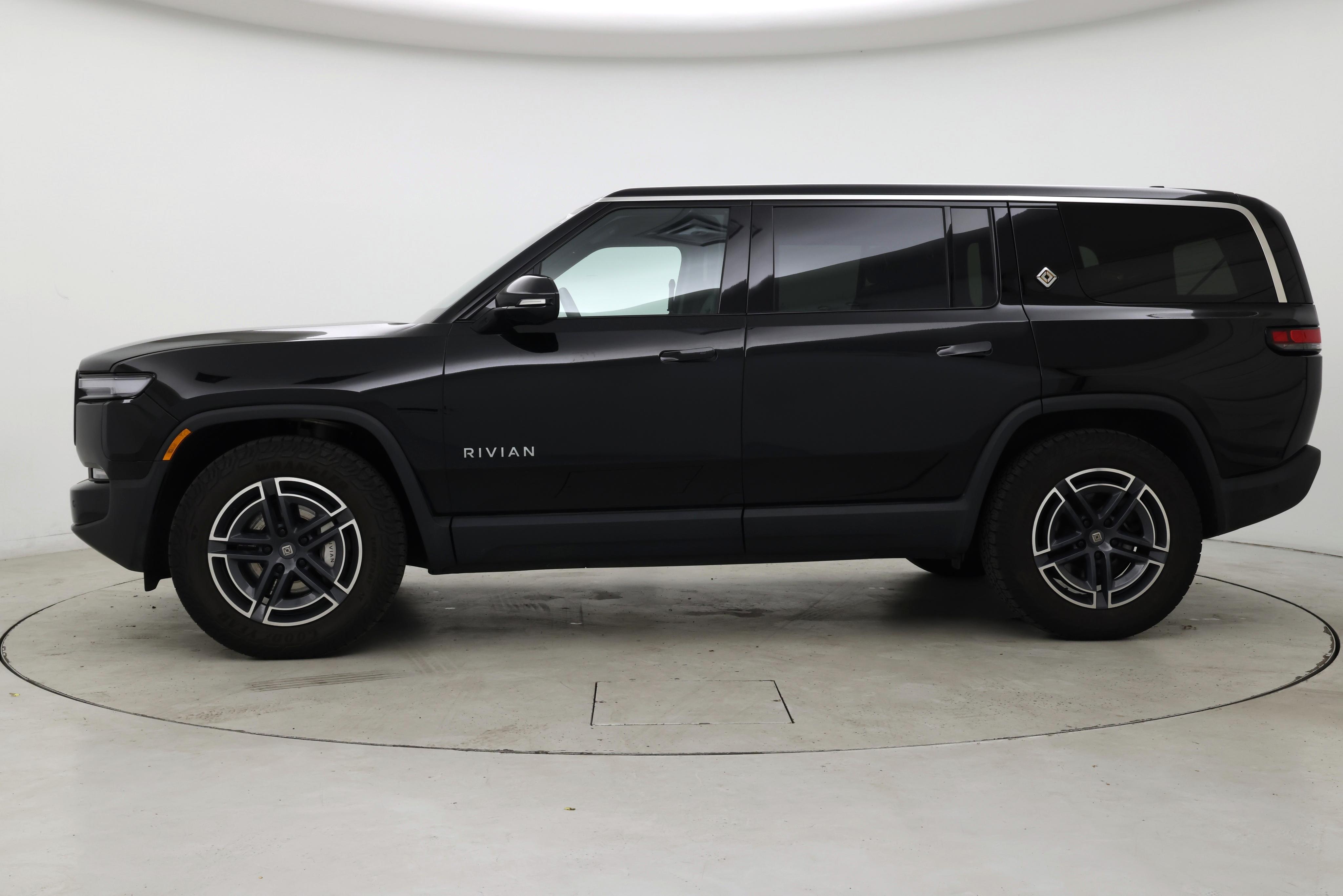 Thumbnail: 2025 Rivian R1S - 3