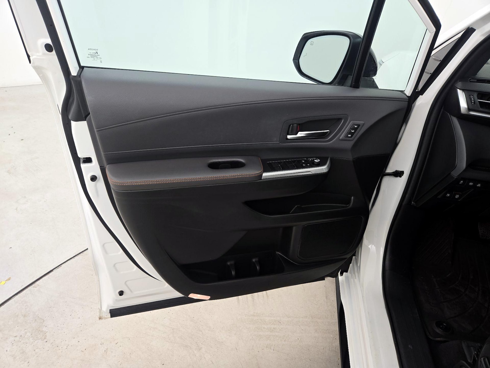 2024 Toyota Sienna XSE - Photo 13