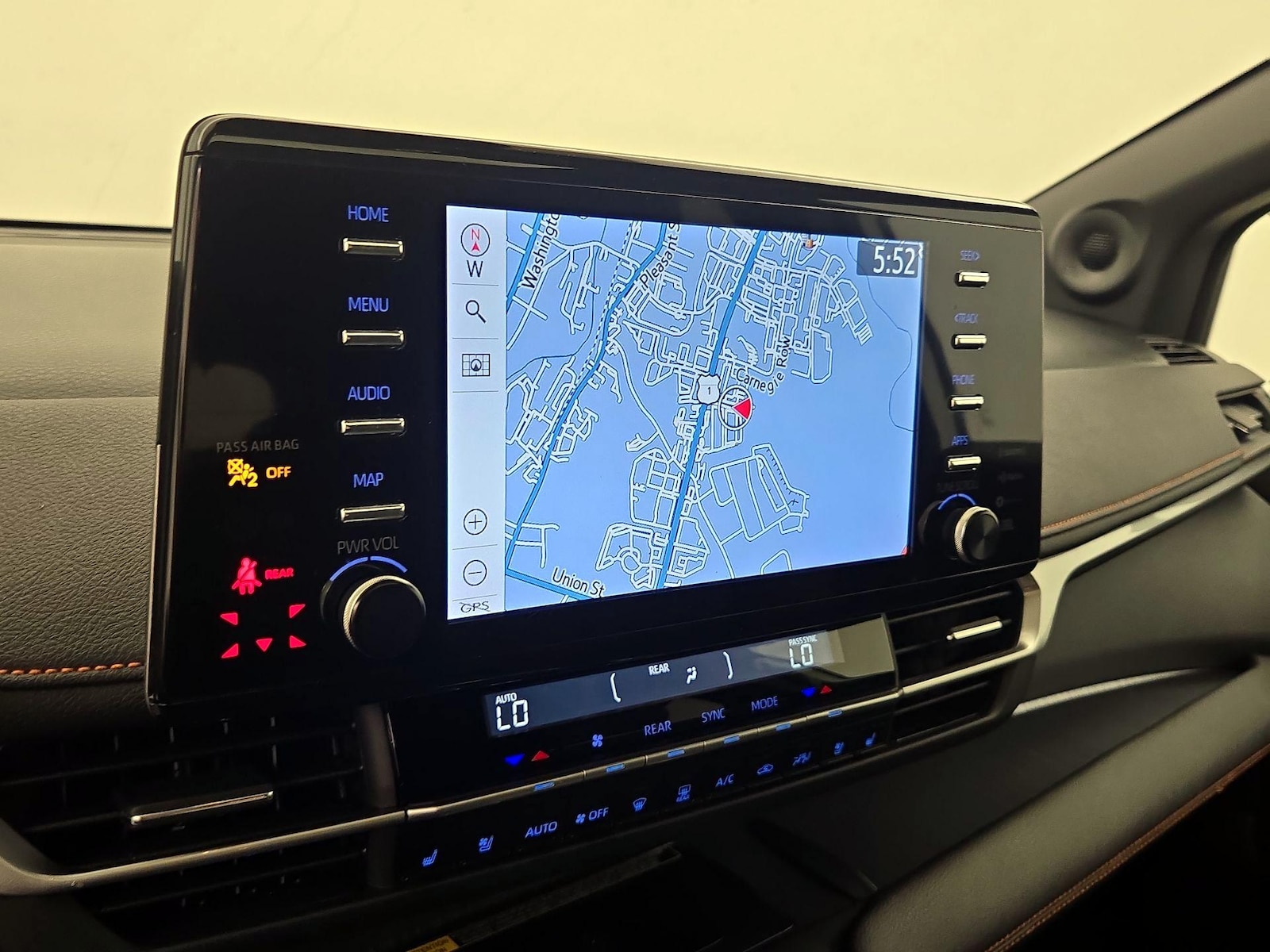 2024 Toyota Sienna XSE - Photo 15
