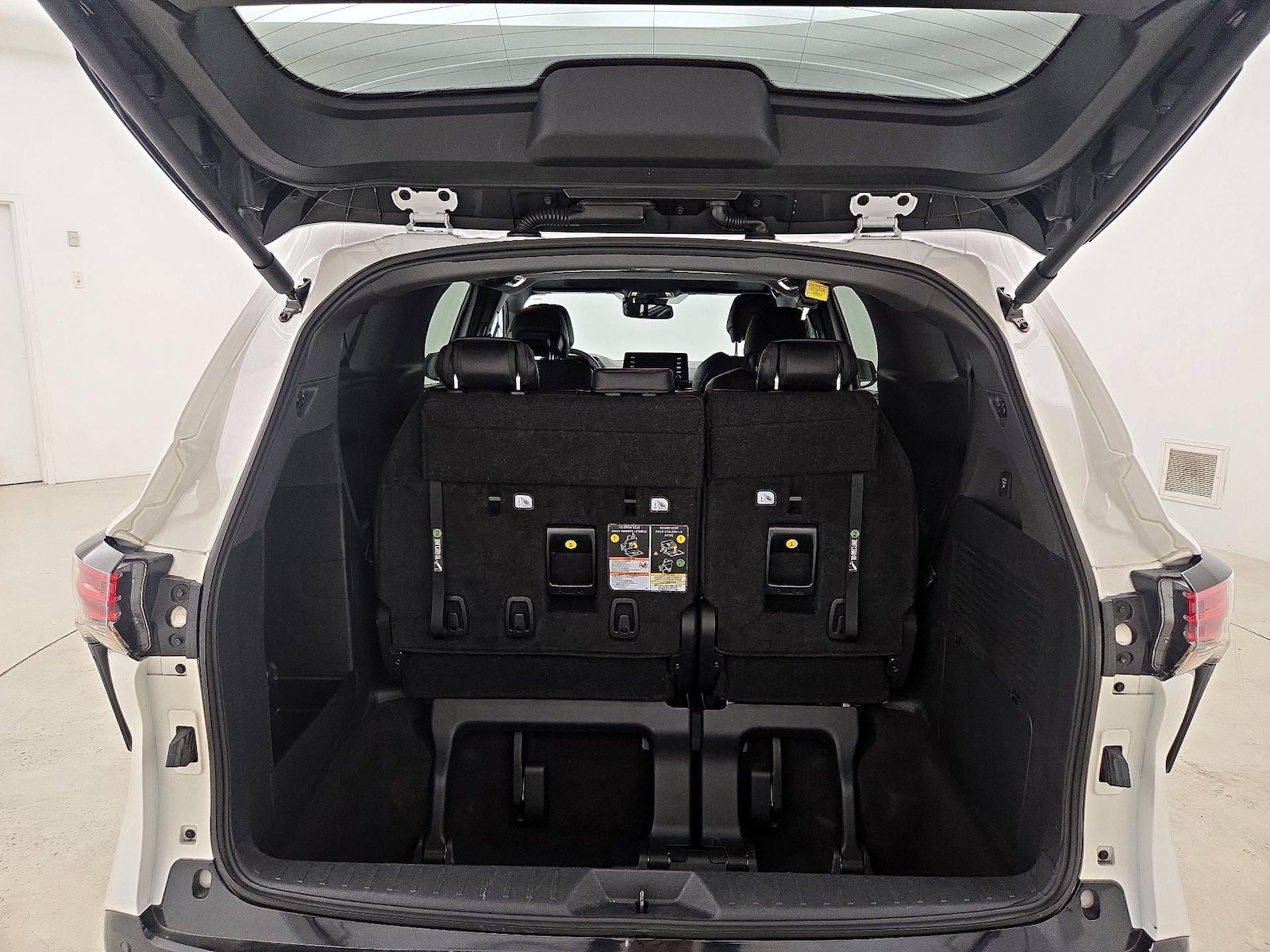 2024 Toyota Sienna XSE - Photo 24