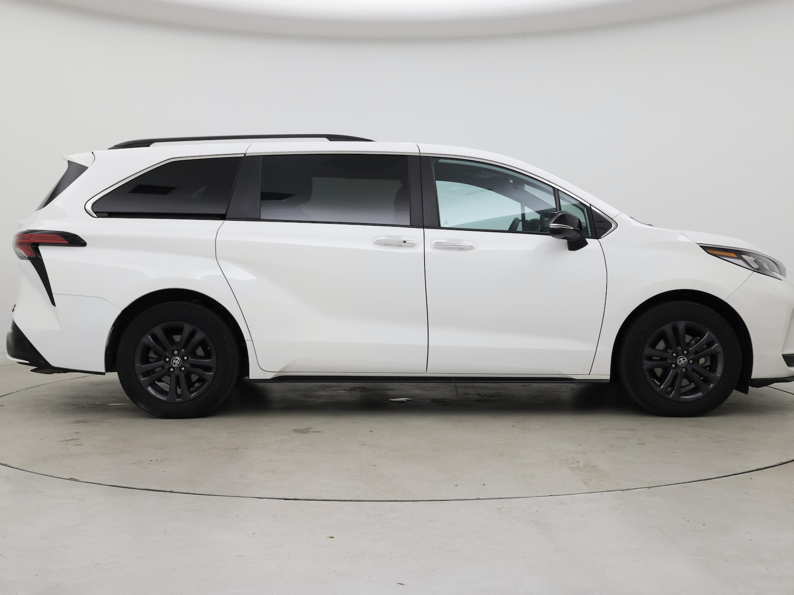 2024 Toyota Sienna XSE - Photo 8