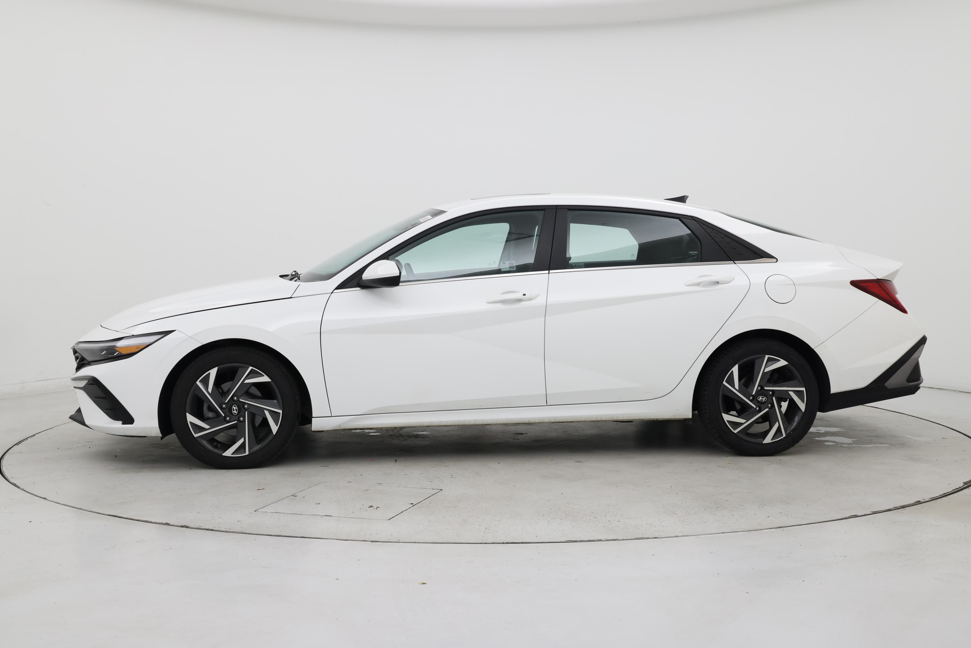 Thumbnail: 2024 Hyundai Elantra - 3
