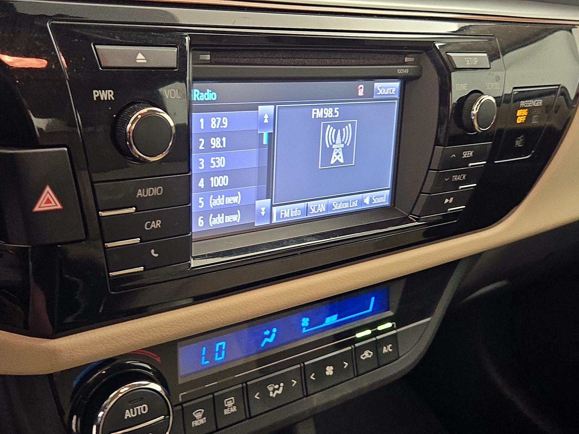 Thumbnail: 2014 Toyota Corolla - 15