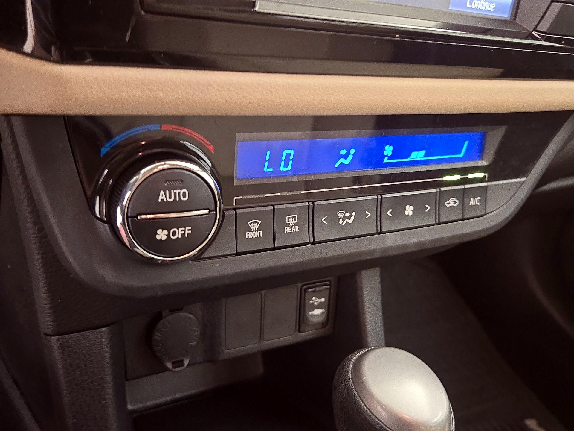 Thumbnail: 2014 Toyota Corolla - 16