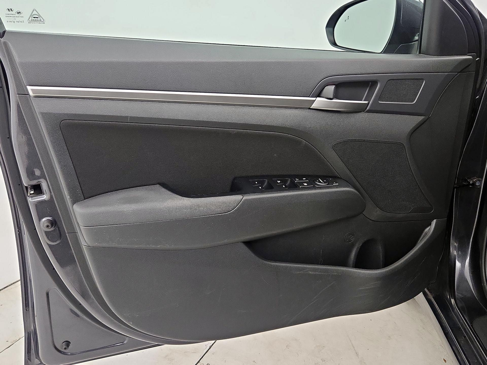 Thumbnail: 2020 Hyundai Elantra - 12