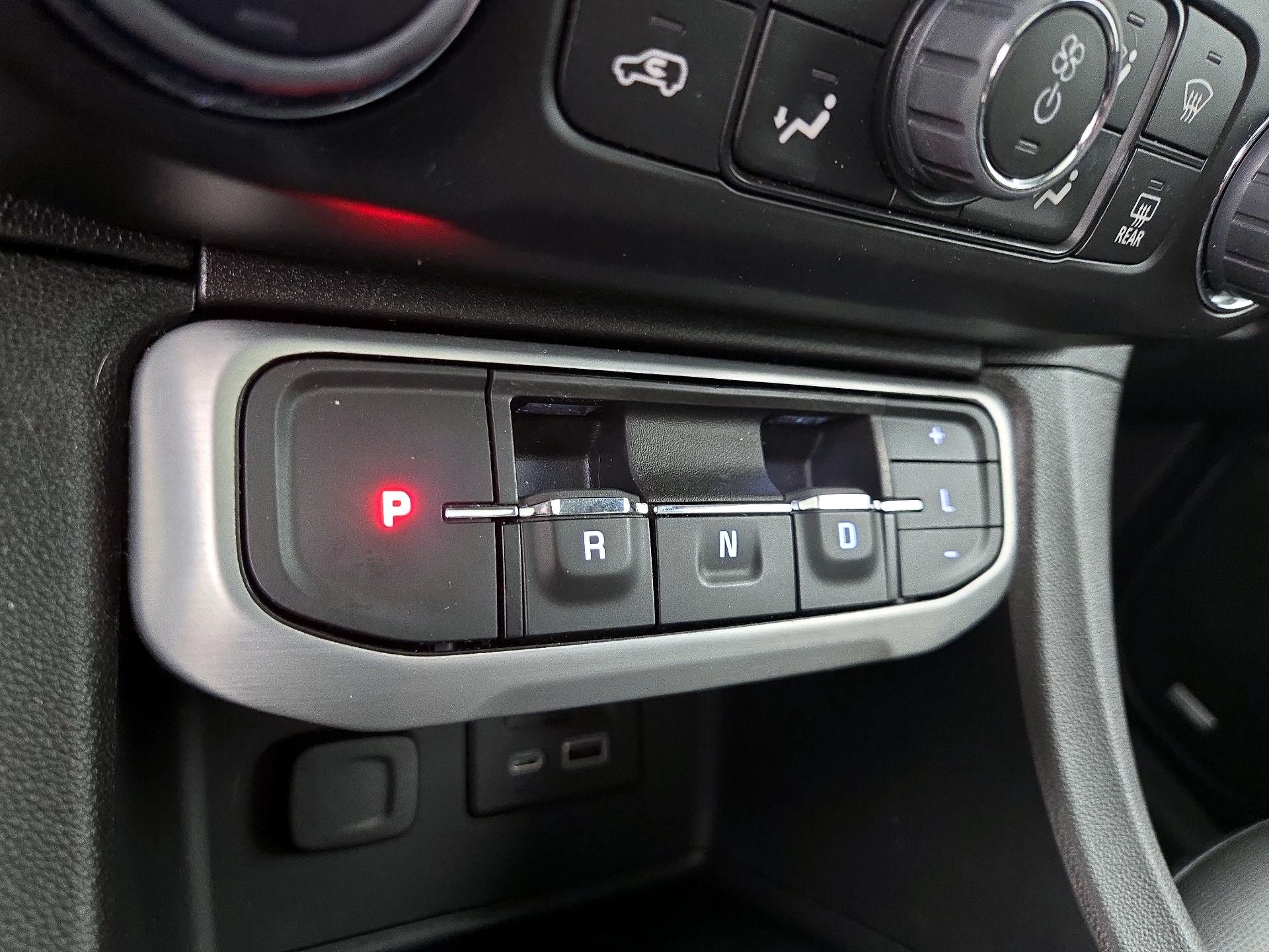 Thumbnail: 2023 GMC Acadia - 17