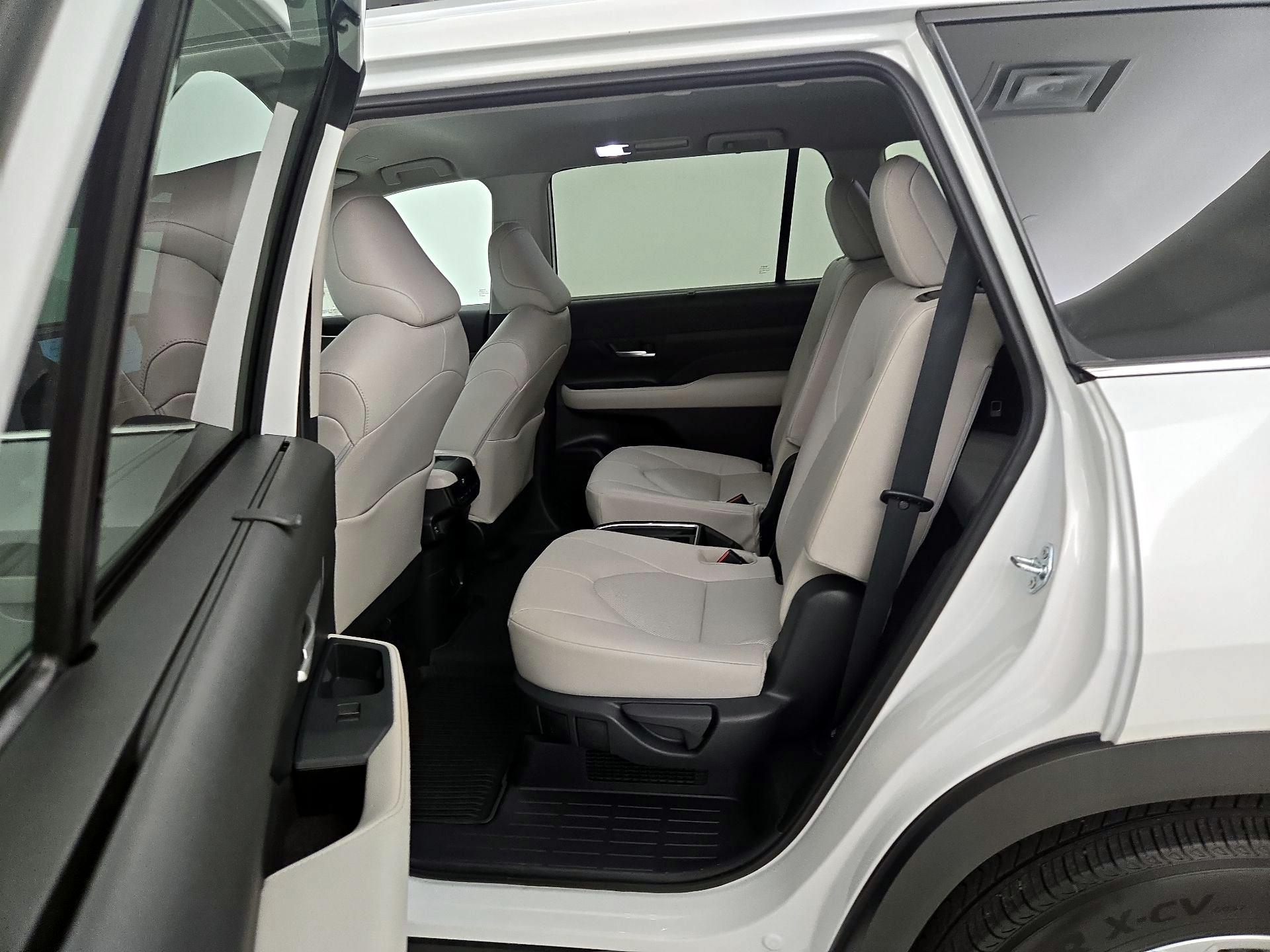 Thumbnail: 2025 Toyota Highlander - 20