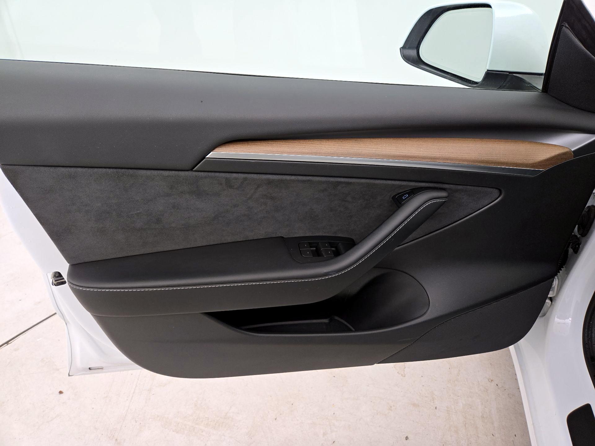 Thumbnail: 2022 Tesla Model 3 - 12
