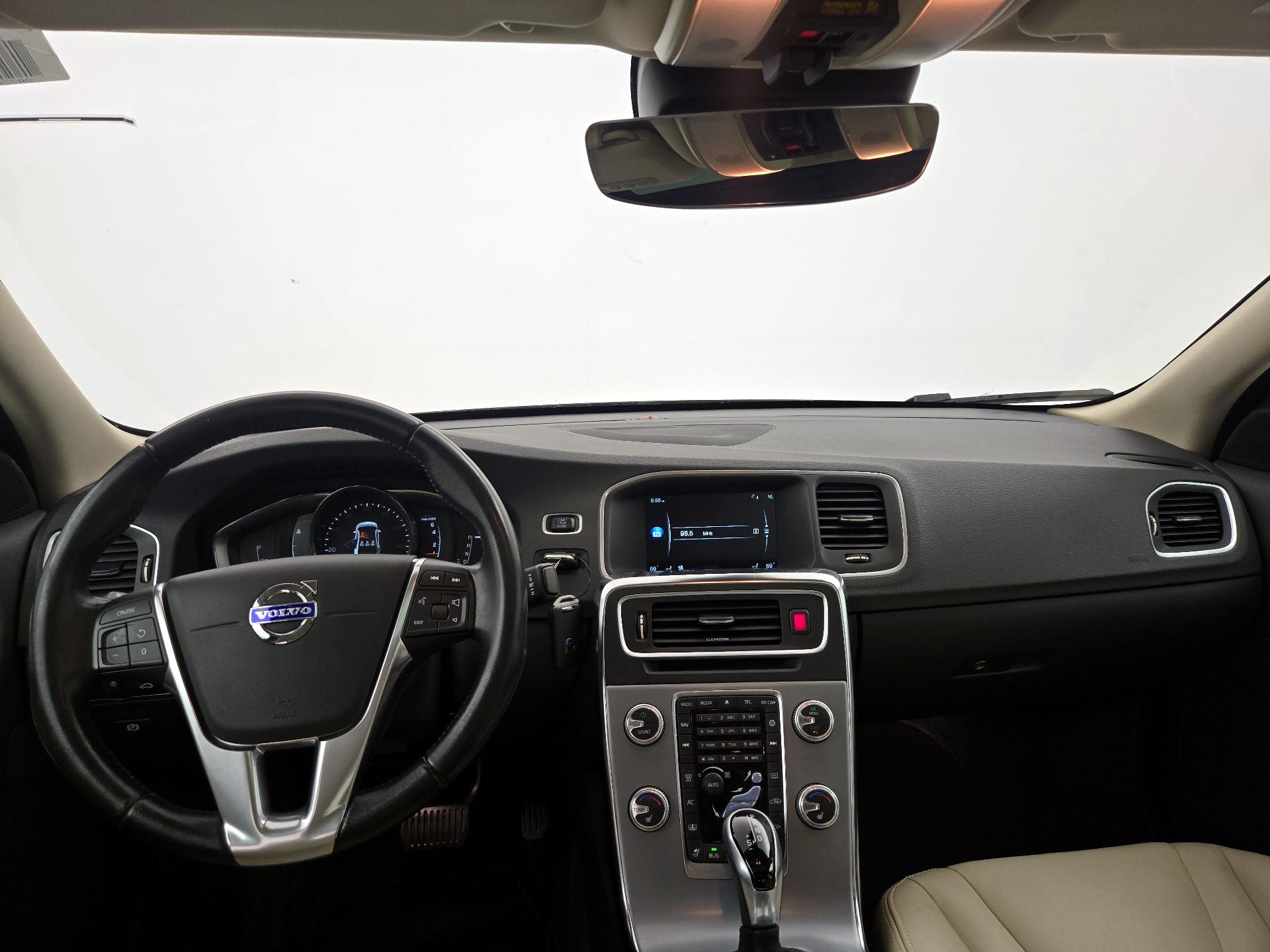 Thumbnail: 2017 Volvo S60 - 9